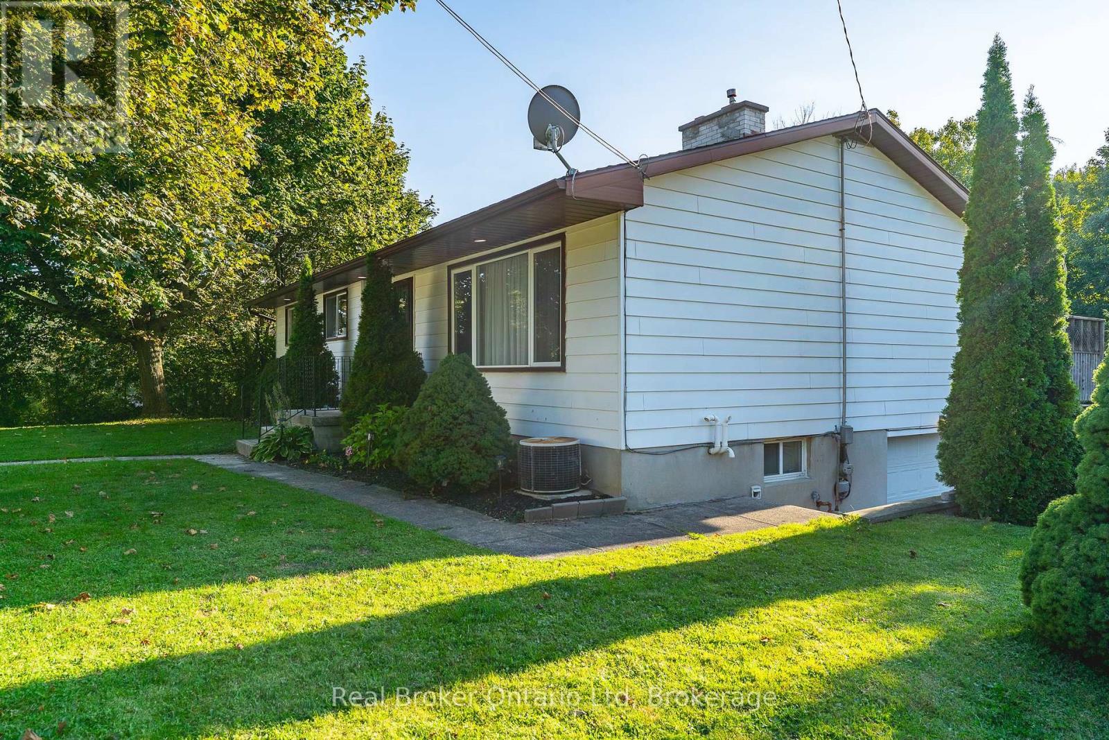 394 Queen Street N, West Grey, Ontario  N0G 1R0 - Photo 4 - X12853650