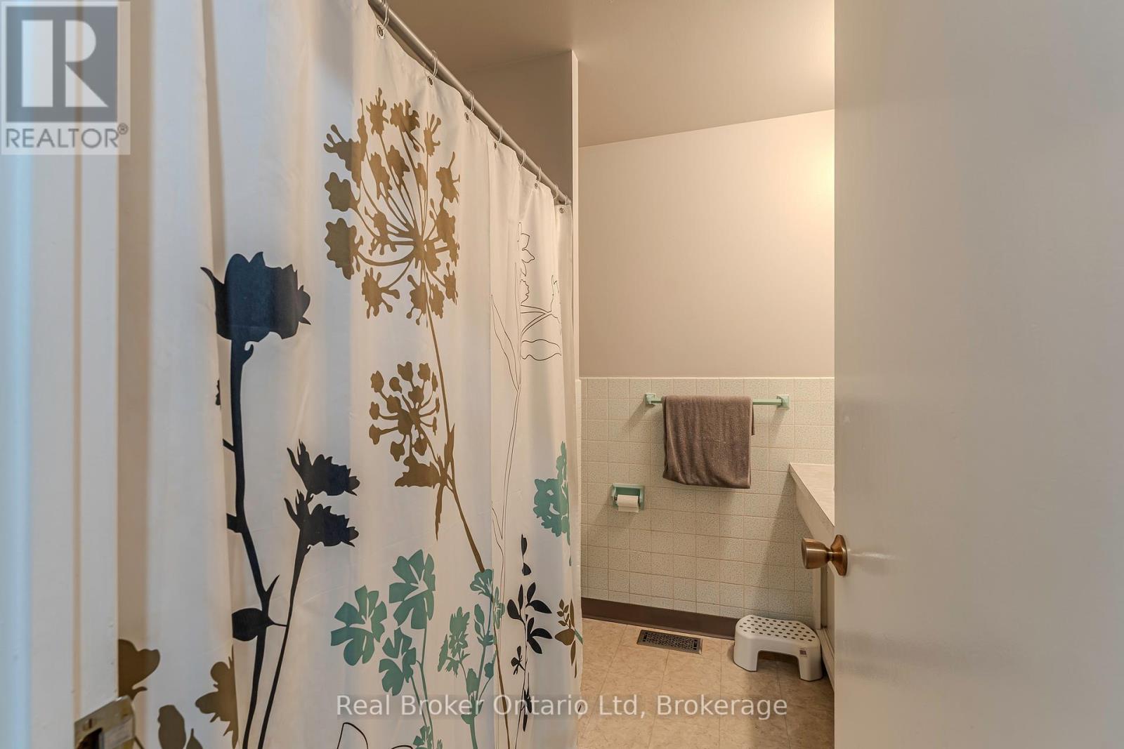 394 Queen Street N, West Grey, Ontario  N0G 1R0 - Photo 24 - X12853650