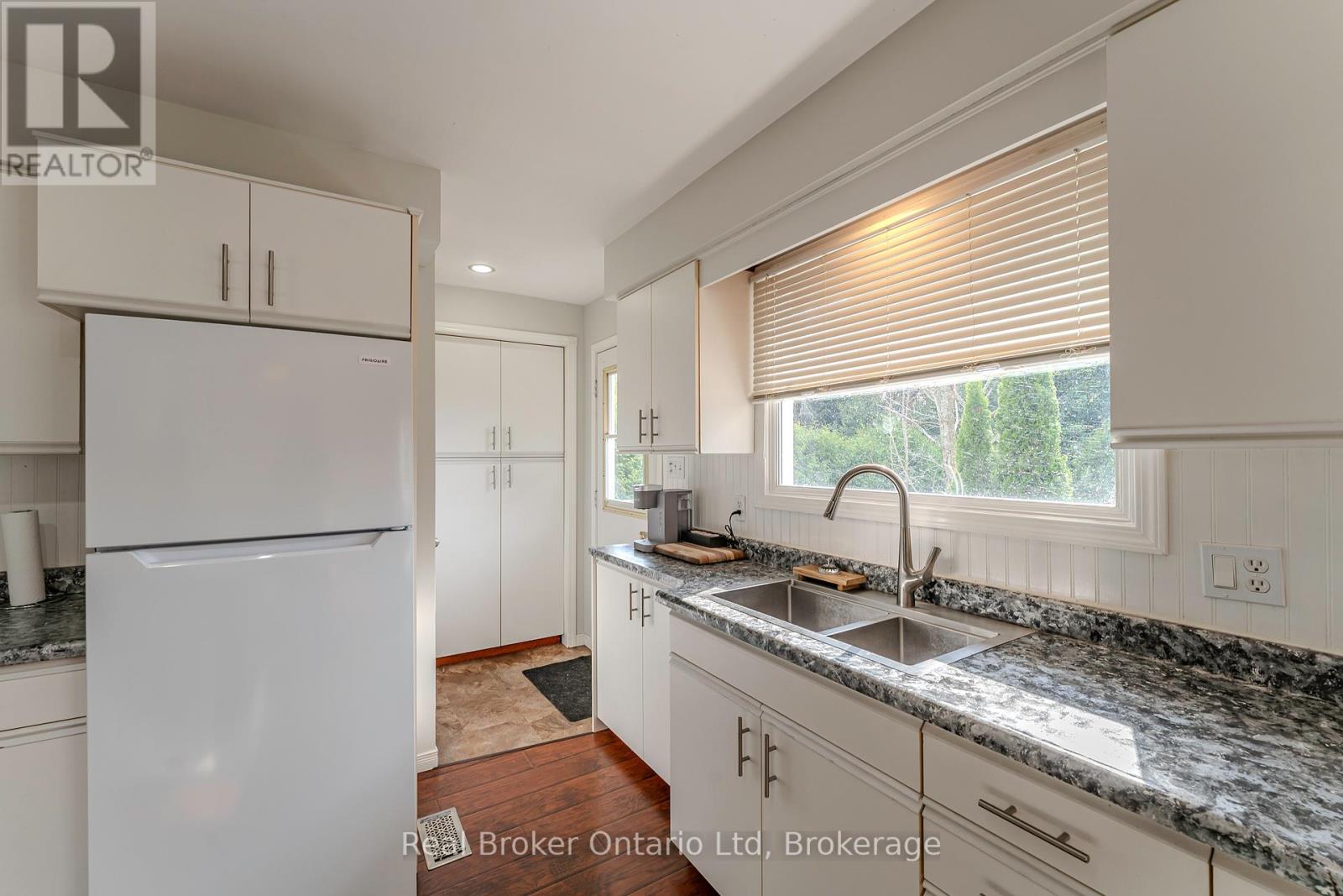 394 Queen Street N, West Grey, Ontario  N0G 1R0 - Photo 17 - X12853650