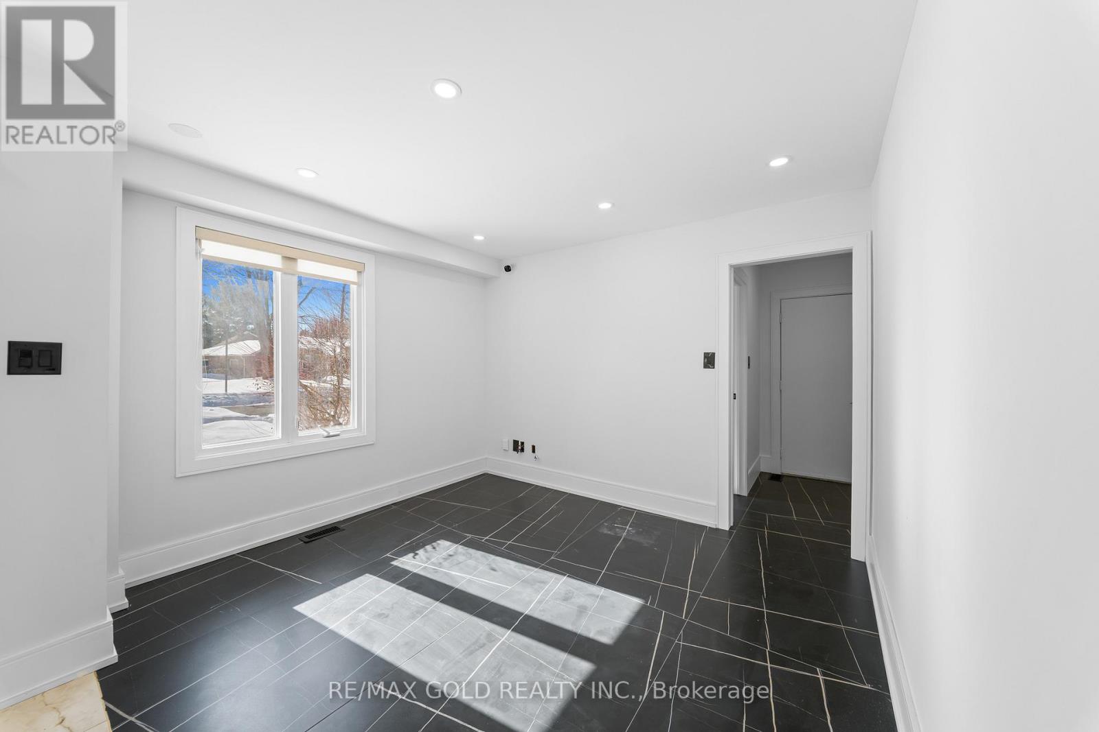 72 Goodfellow Crescent, King (Nobleton), Ontario  L0G 1N0 - Photo 11 - N12853440