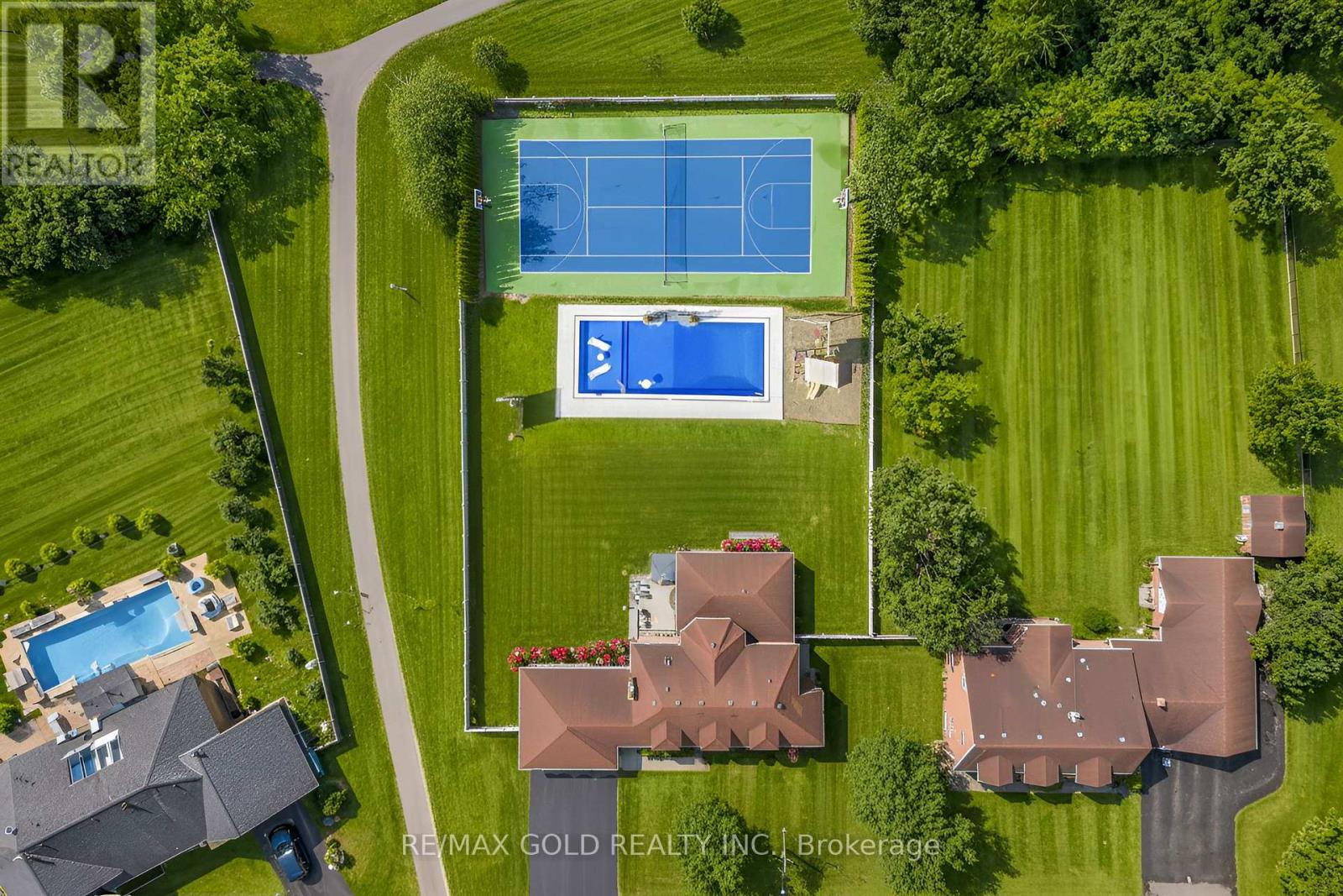 72 Goodfellow Crescent, King (Nobleton), Ontario  L0G 1N0 - Photo 2 - N12853440