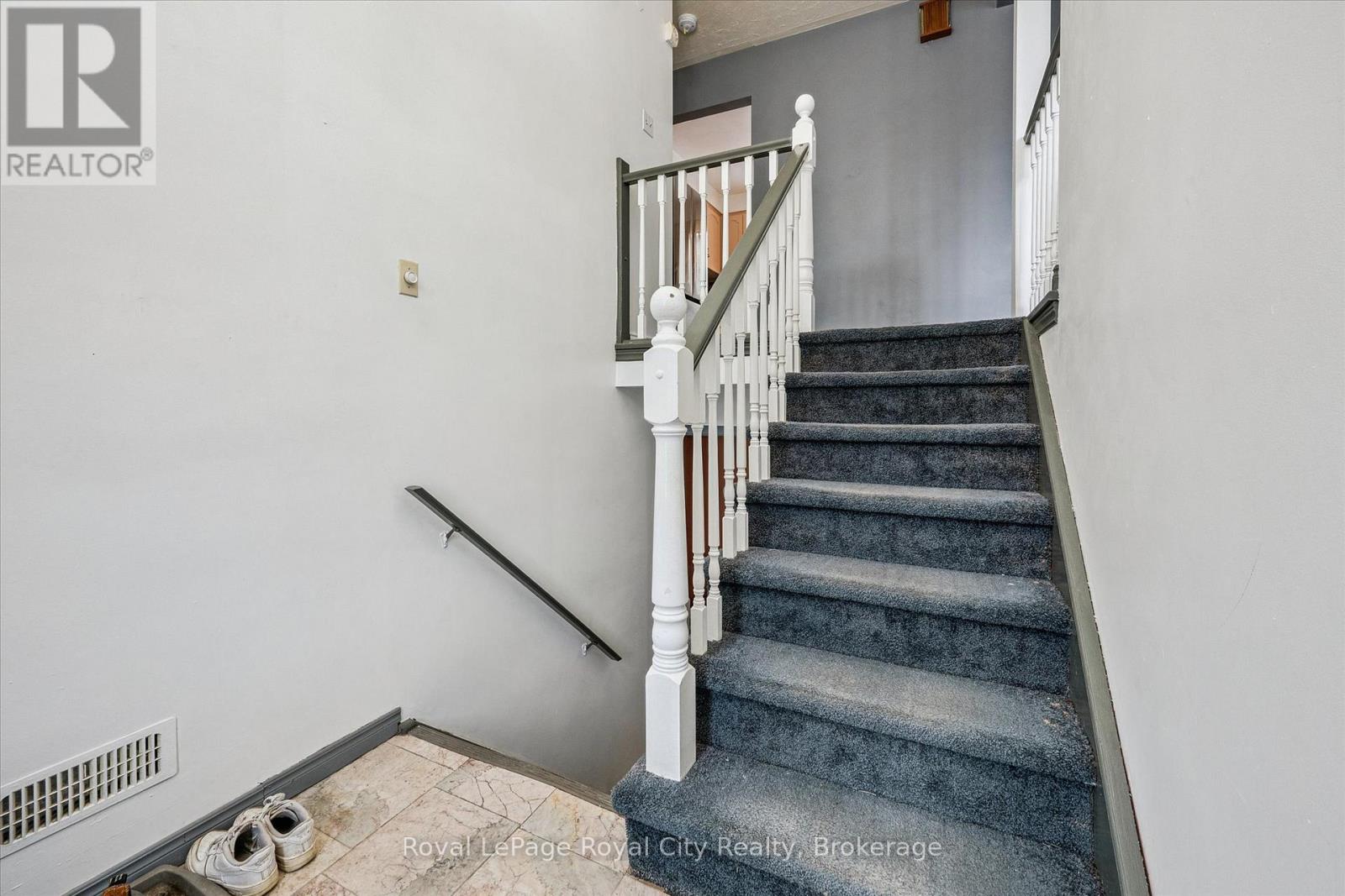 668 Edinburgh Road S, Guelph, Ontario  N1G 4H8 - Photo 2 - X12853642