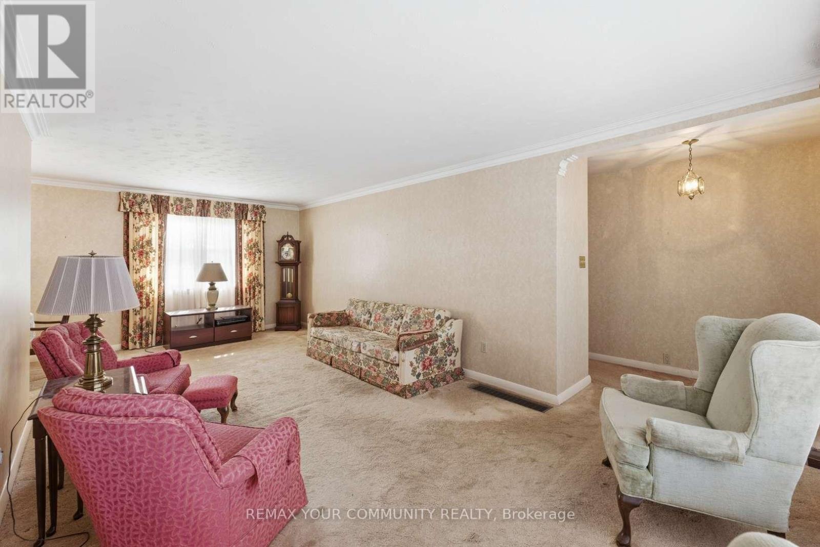 29 Patricia Drive, King (King City), Ontario  L7B 1H5 - Photo 9 - N12853544