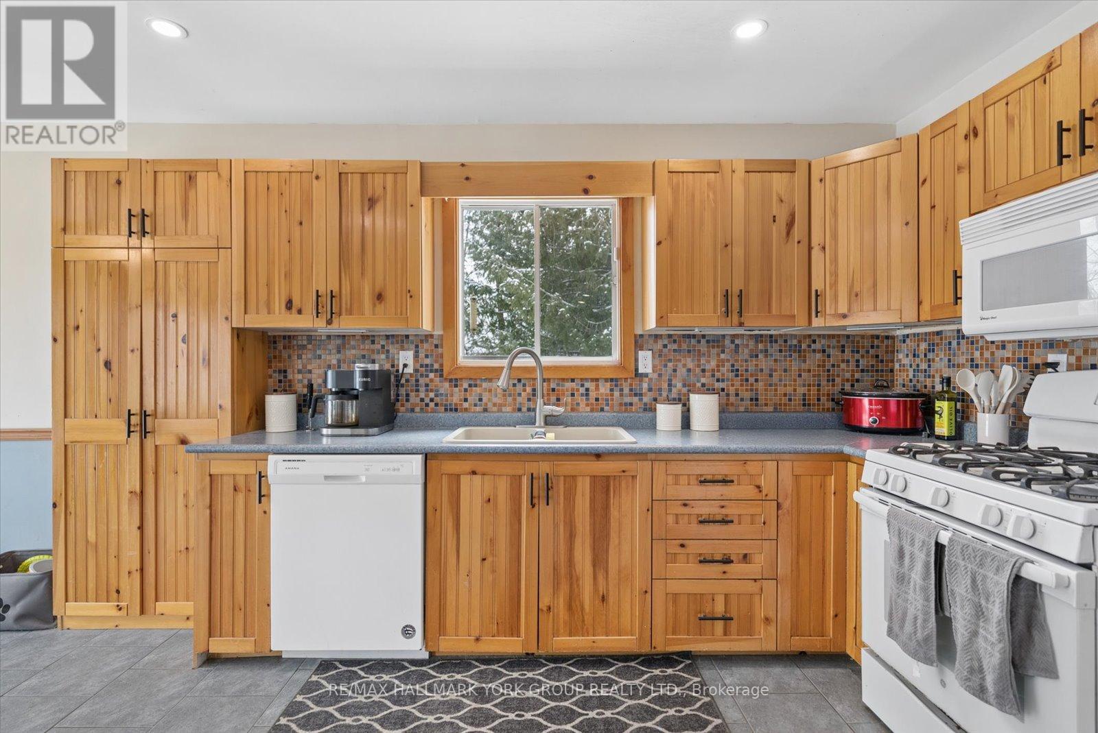 57 Halmar Park Road, Georgina, Ontario  L0E 1N0 - Photo 13 - N12853580