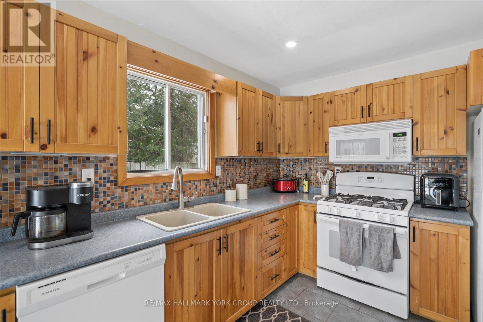 57 Halmar Park Road, Georgina, Ontario  L0E 1N0 - Photo 14 - N12853580