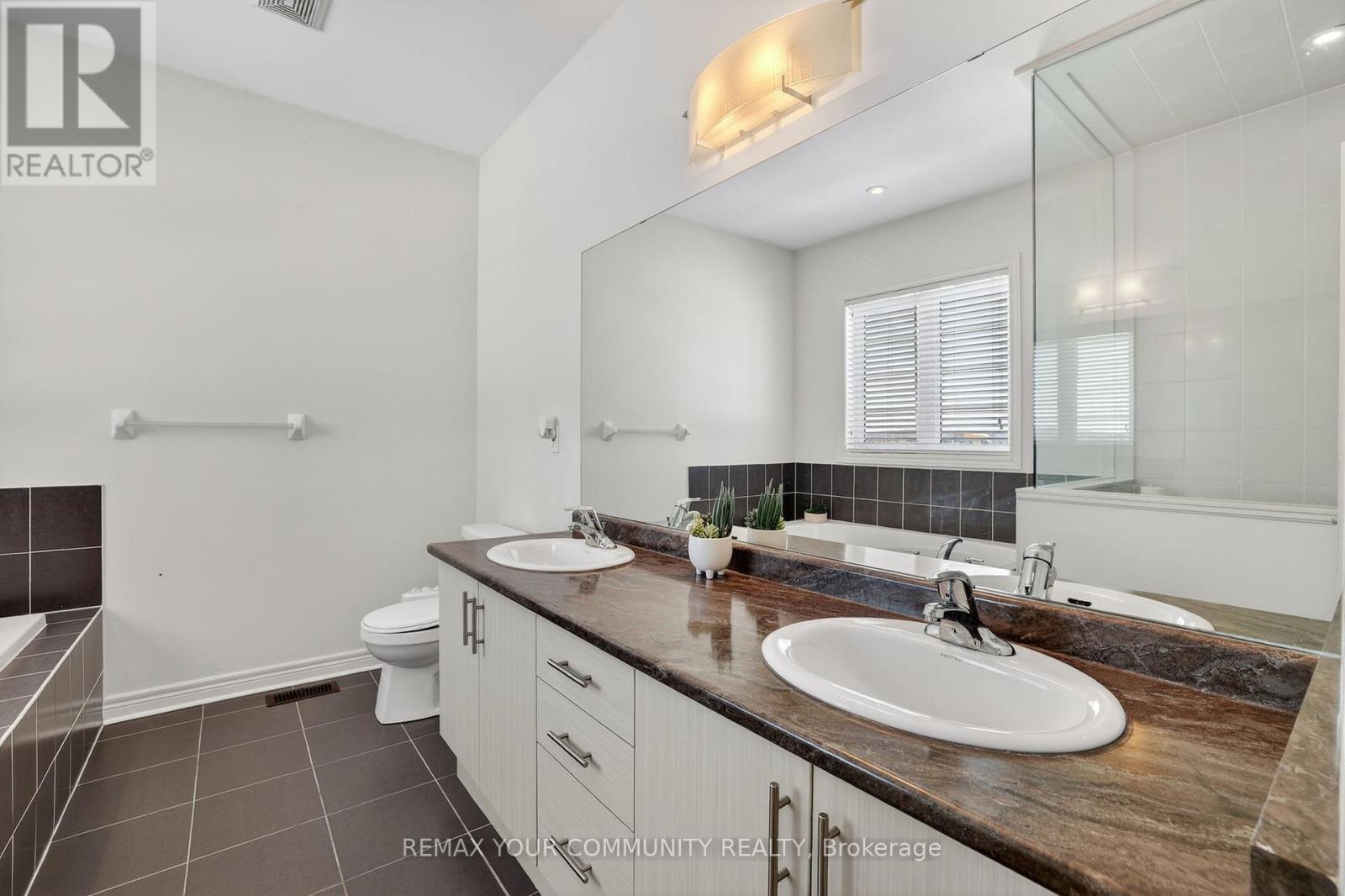 31 Tay Boulevard, Bradford West Gwillimbury (Bradford), Ontario  L3Z 0W5 - Photo 19 - N12853588