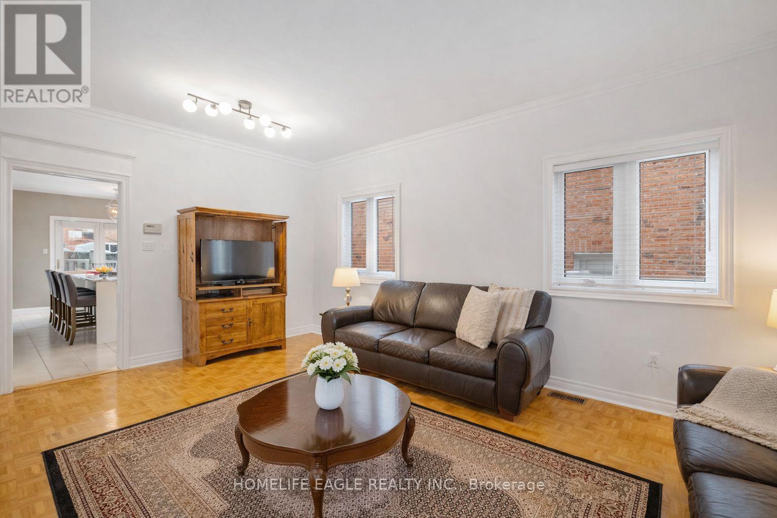 124 Rushbrook Drive, Newmarket, Ontario  L3X 2E4 - Photo 2 - N12853592