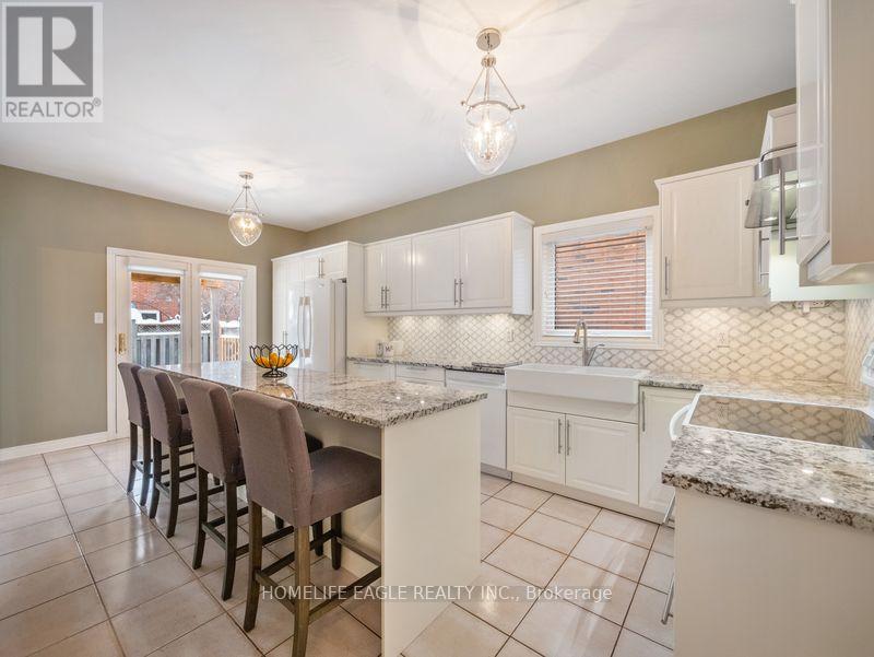 124 Rushbrook Drive, Newmarket, Ontario  L3X 2E4 - Photo 5 - N12853592