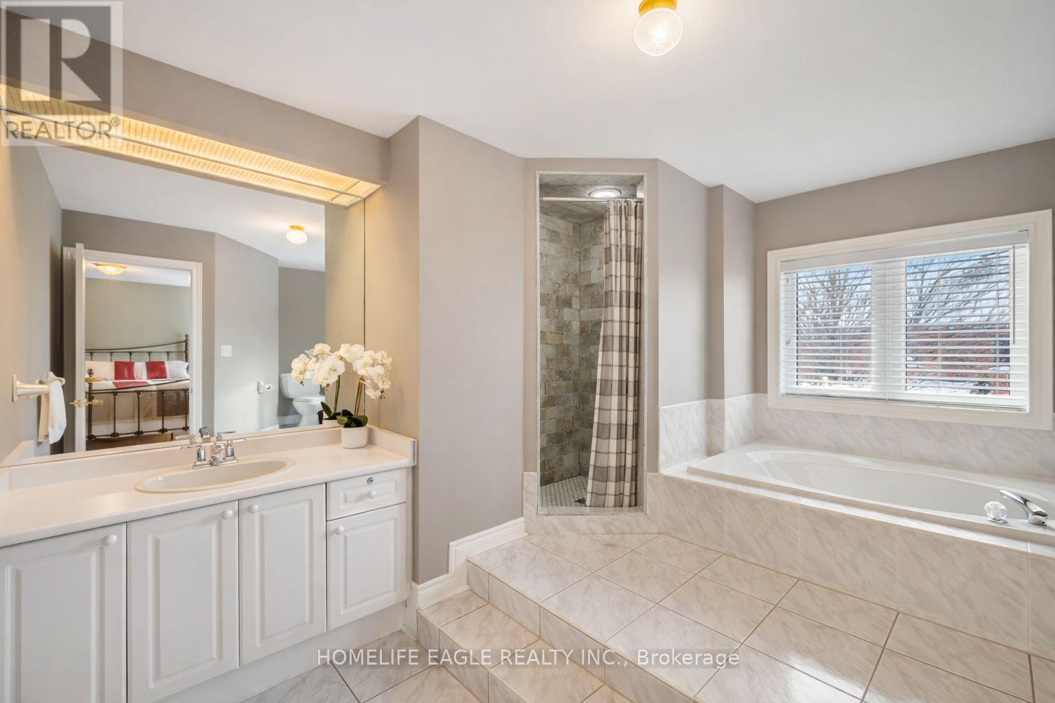 124 Rushbrook Drive, Newmarket, Ontario  L3X 2E4 - Photo 7 - N12853592