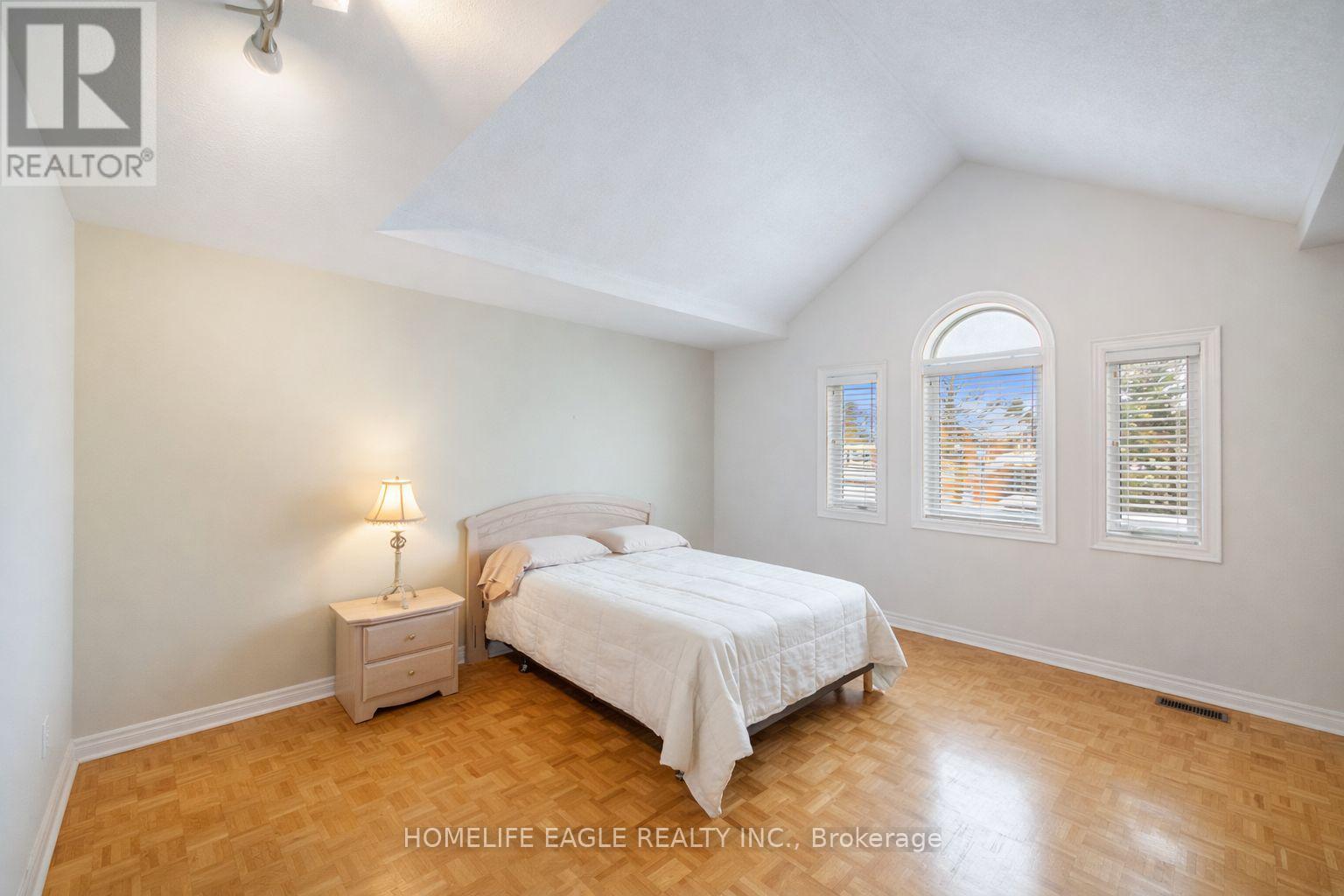 124 Rushbrook Drive, Newmarket, Ontario  L3X 2E4 - Photo 9 - N12853592