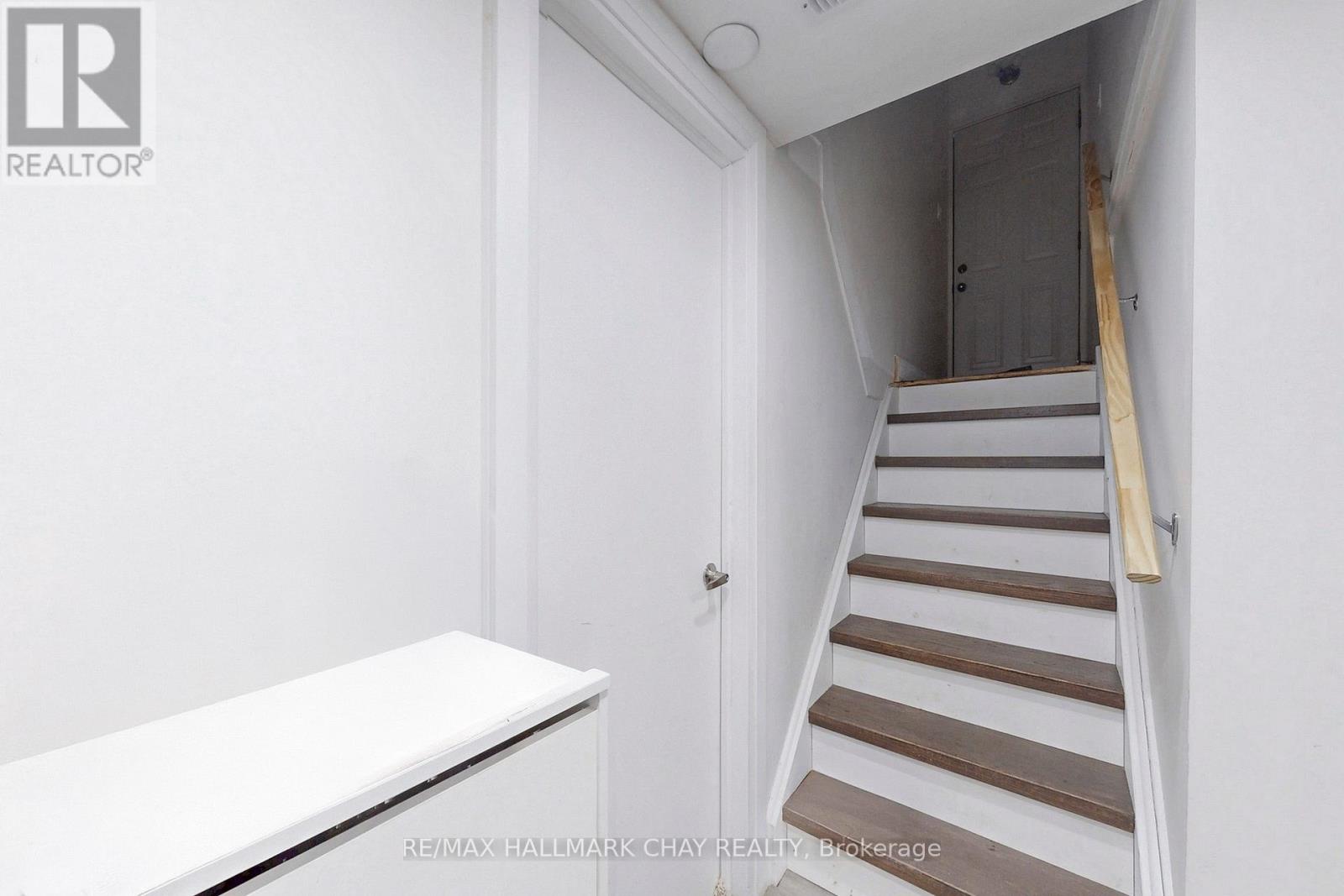 Lower - 1 Davidson Road, Aurora, Ontario  L4G 2A9 - Photo 3 - N12853640