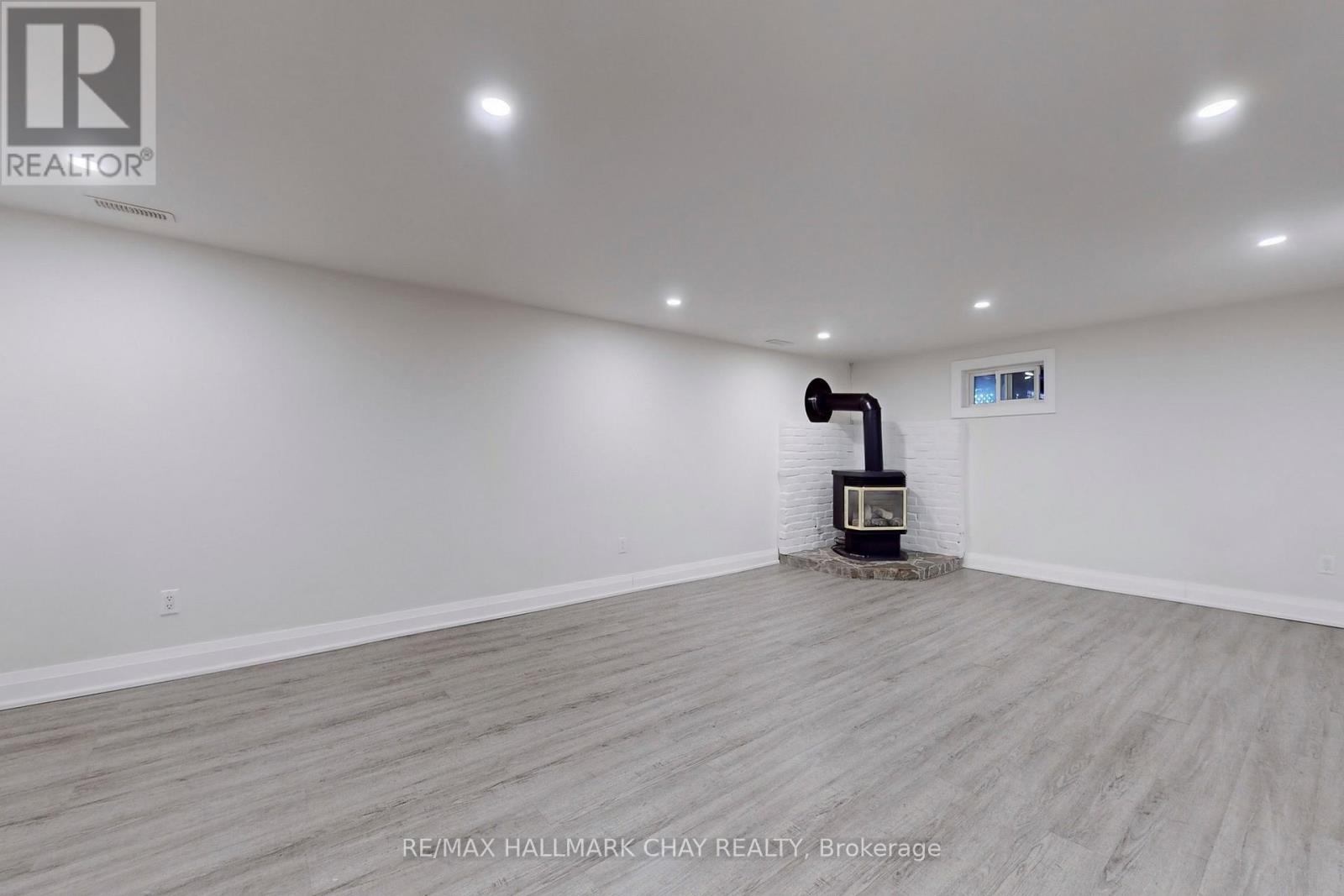 Lower - 1 Davidson Road, Aurora, Ontario  L4G 2A9 - Photo 4 - N12853640