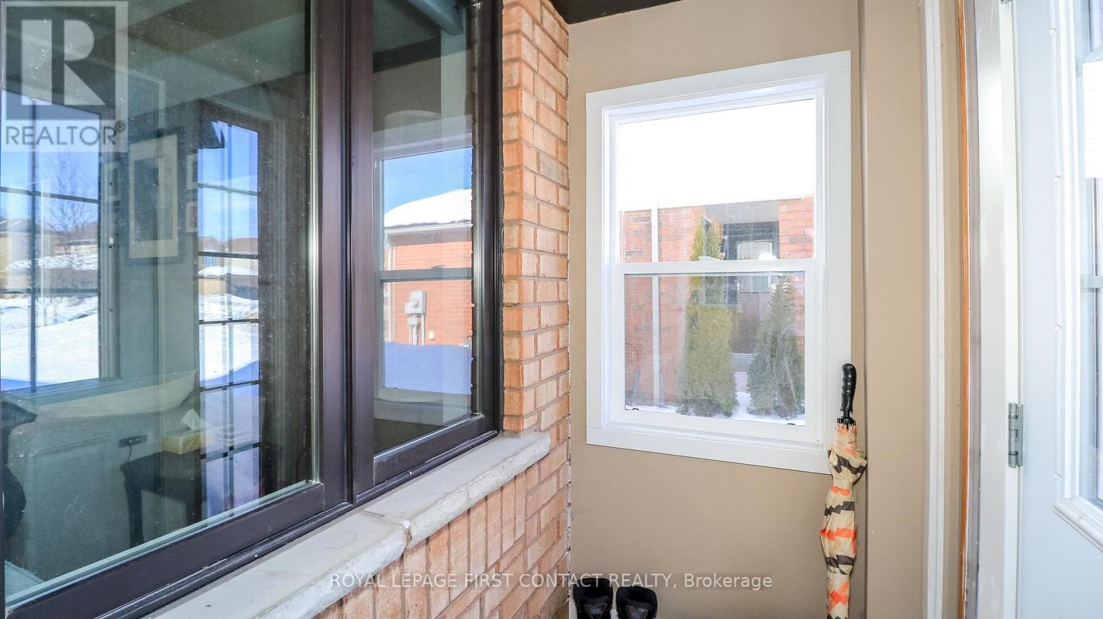 34 Ridwell Street, Barrie (Edgehill Drive), Ontario  L4N 0W7 - Photo 4 - S12853364