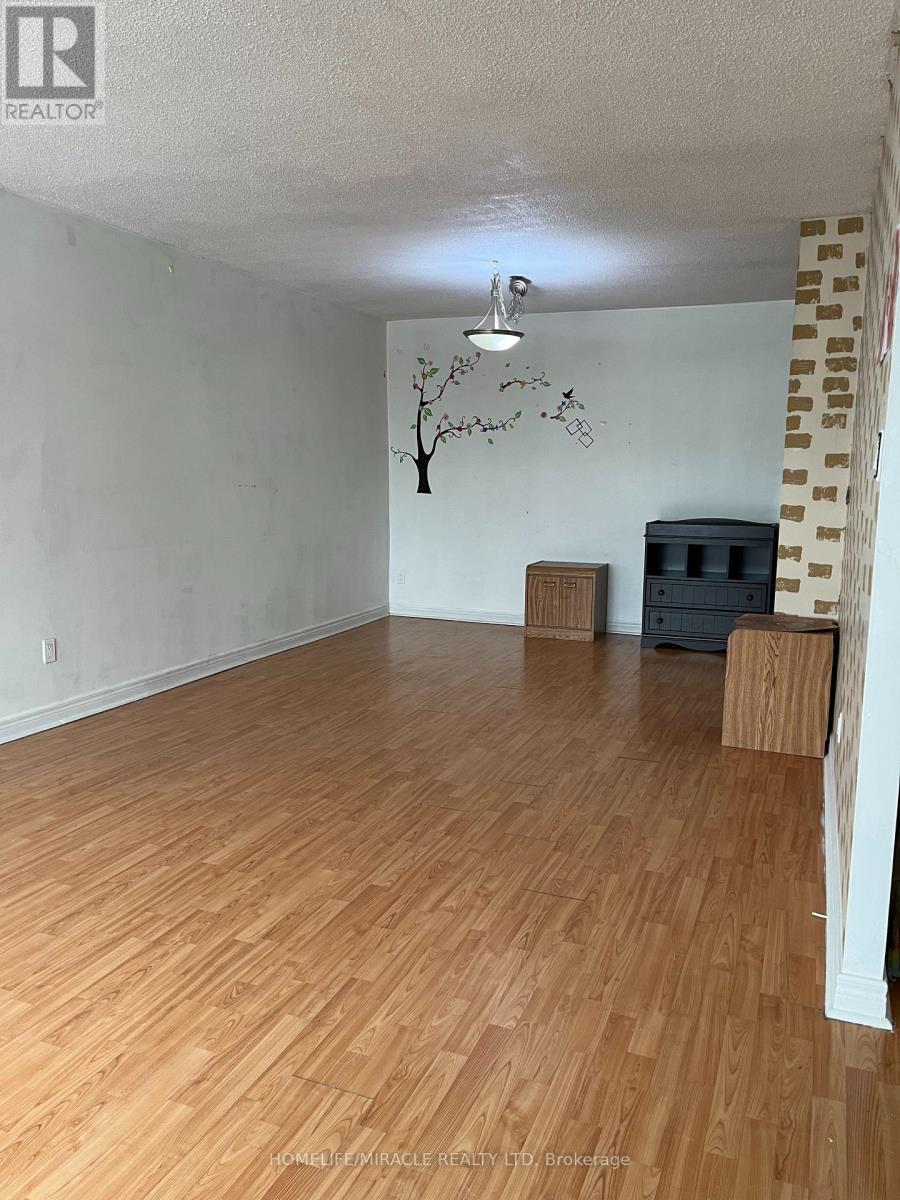 61 Greenbriar Road, Brampton, Ontario  L6S 2A4 - Photo 3 - W12852230