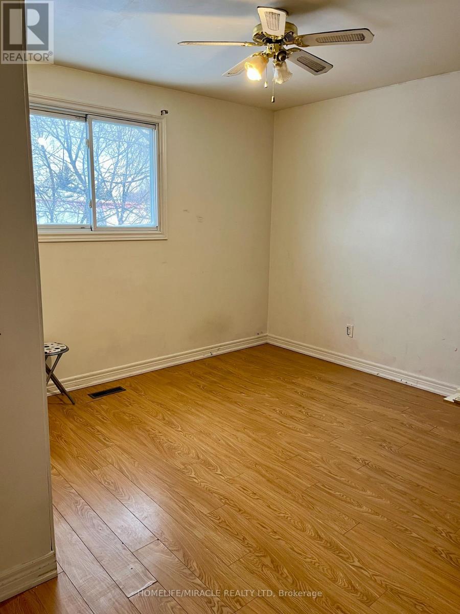 61 Greenbriar Road, Brampton, Ontario  L6S 2A4 - Photo 14 - W12852230