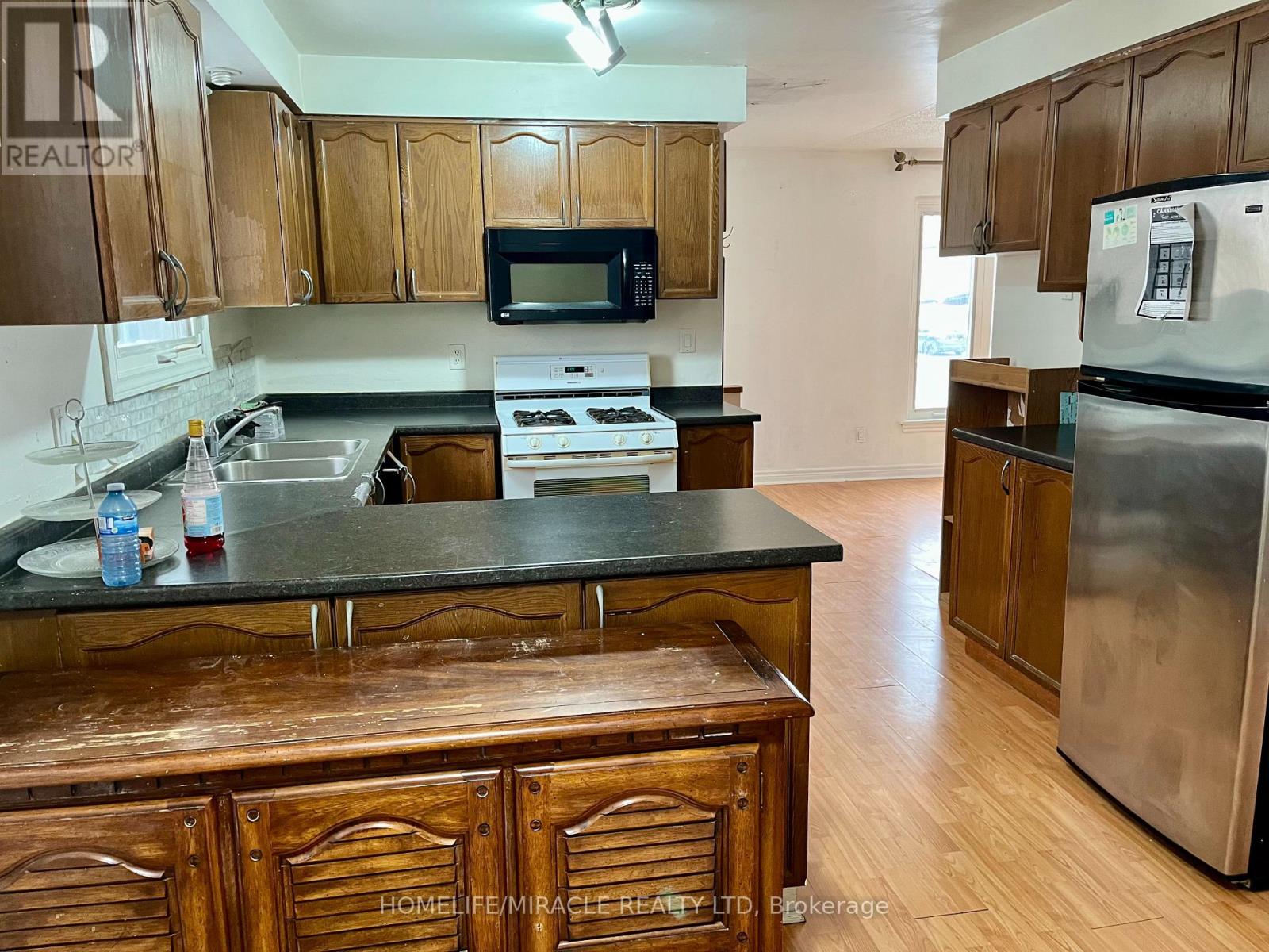 61 Greenbriar Road, Brampton, Ontario  L6S 2A4 - Photo 6 - W12852230