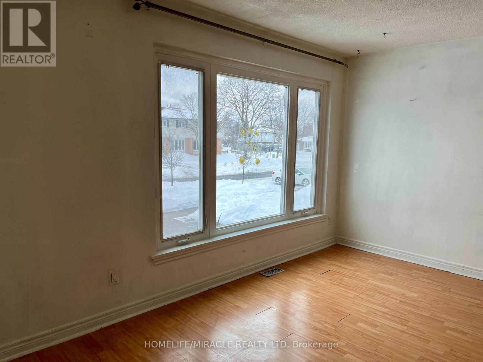 61 Greenbriar Road, Brampton, Ontario  L6S 2A4 - Photo 4 - W12852230