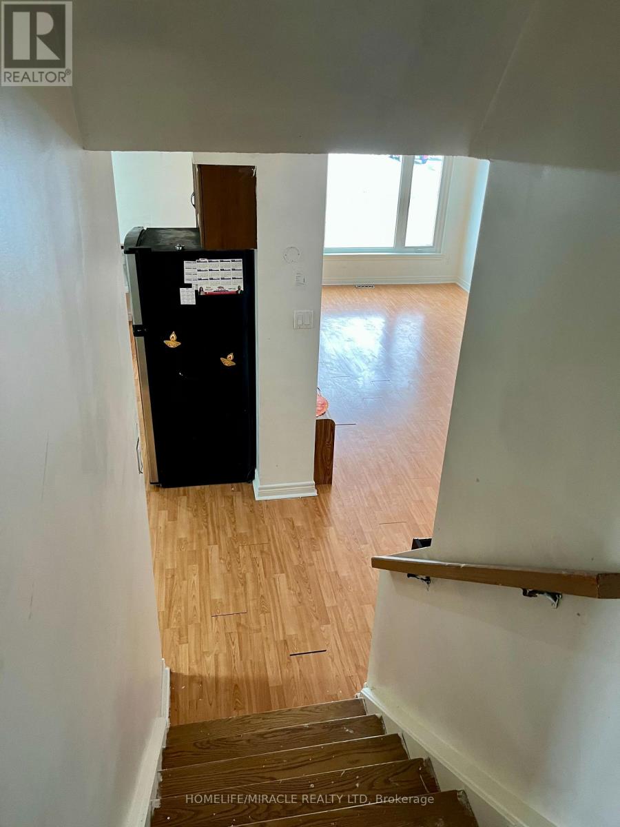 61 Greenbriar Road, Brampton, Ontario  L6S 2A4 - Photo 17 - W12852230