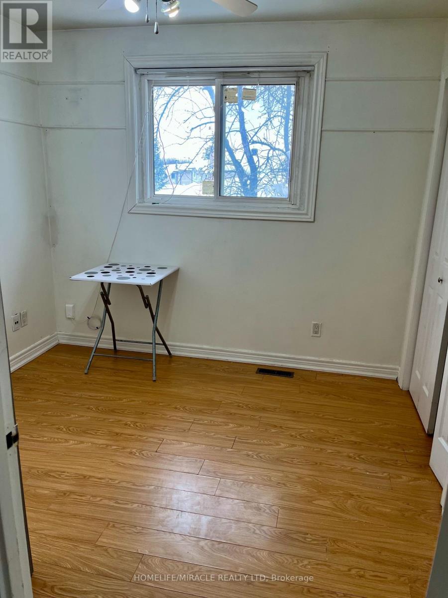 61 Greenbriar Road, Brampton, Ontario  L6S 2A4 - Photo 10 - W12852230