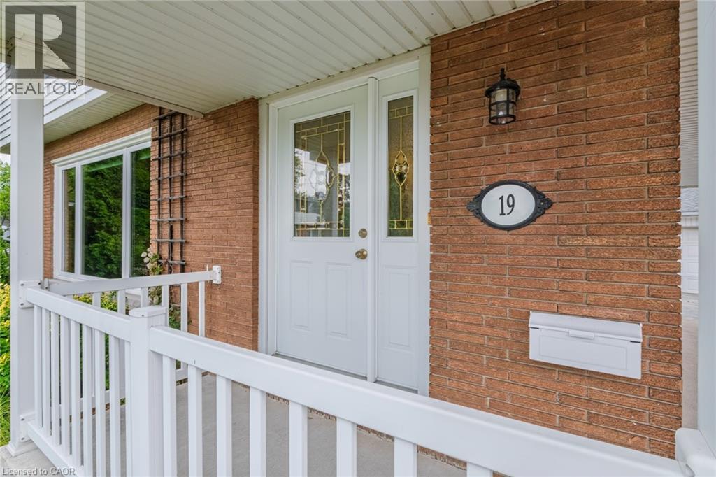 19 Carmen Avenue, Hamilton, Ontario  L8V 2H5 - Photo 4 - 40810152