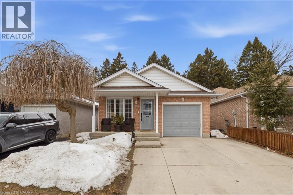 256 Grey Fox Drive, Kitchener, Ontario  N2E 3N4 - Photo 3 - 40809740