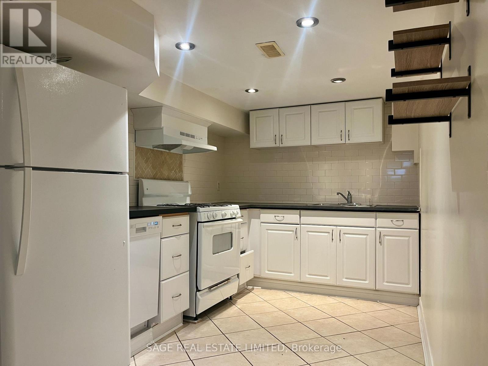 Lower - 417 Crawford Street, Toronto, Ontario  M6G 3J7 - Photo 9 - C12841574