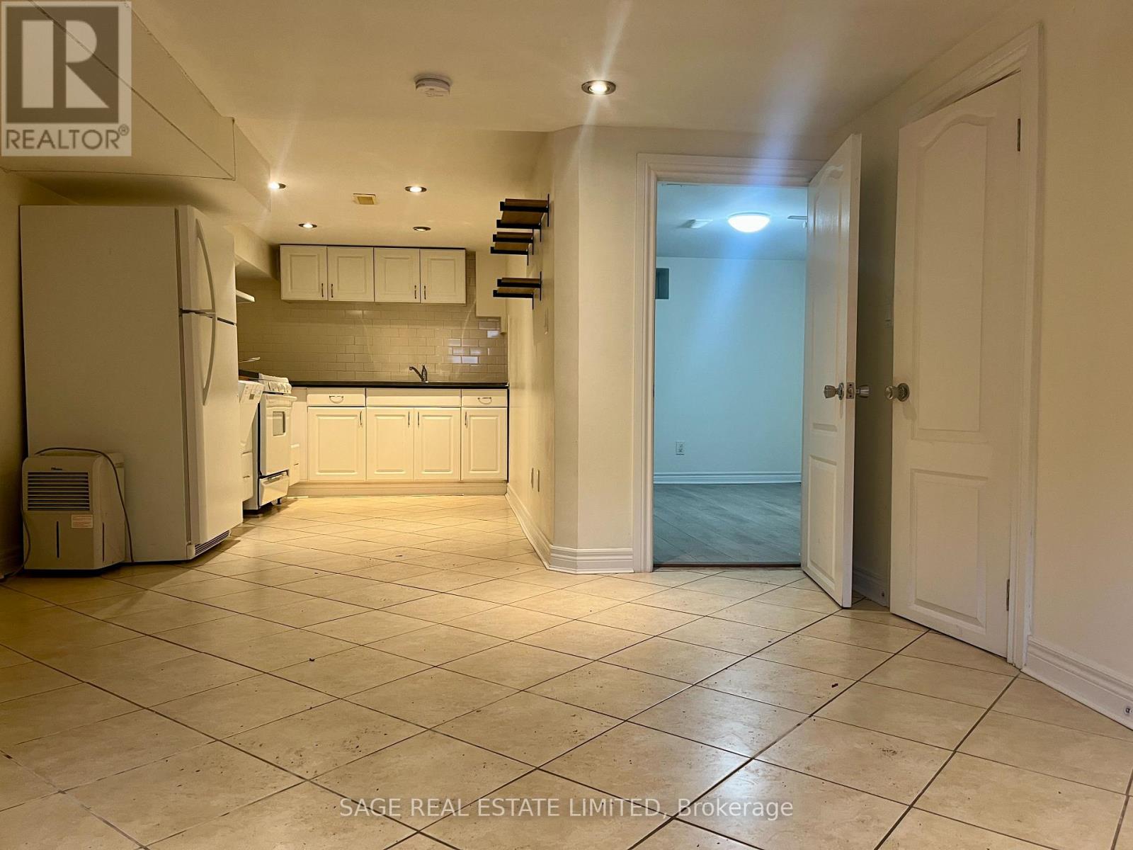 Lower - 417 Crawford Street, Toronto, Ontario  M6G 3J7 - Photo 4 - C12841574