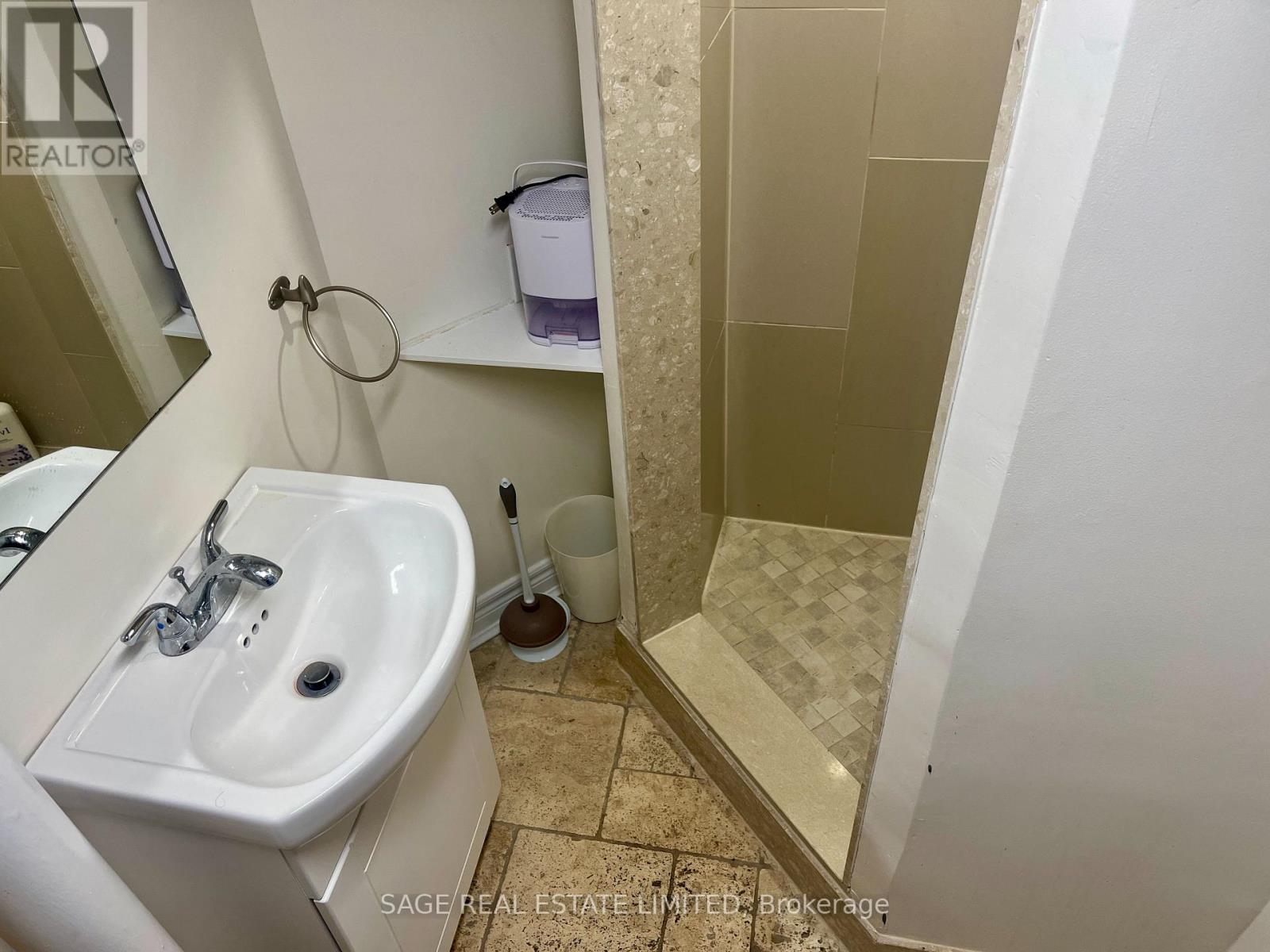 Lower - 417 Crawford Street, Toronto, Ontario  M6G 3J7 - Photo 16 - C12841574