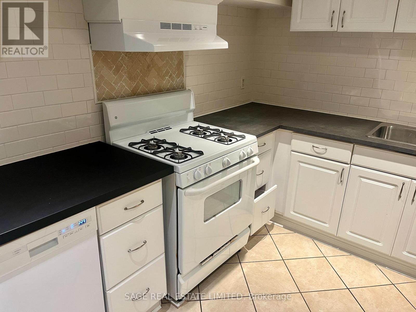 Lower - 417 Crawford Street, Toronto, Ontario  M6G 3J7 - Photo 8 - C12841574