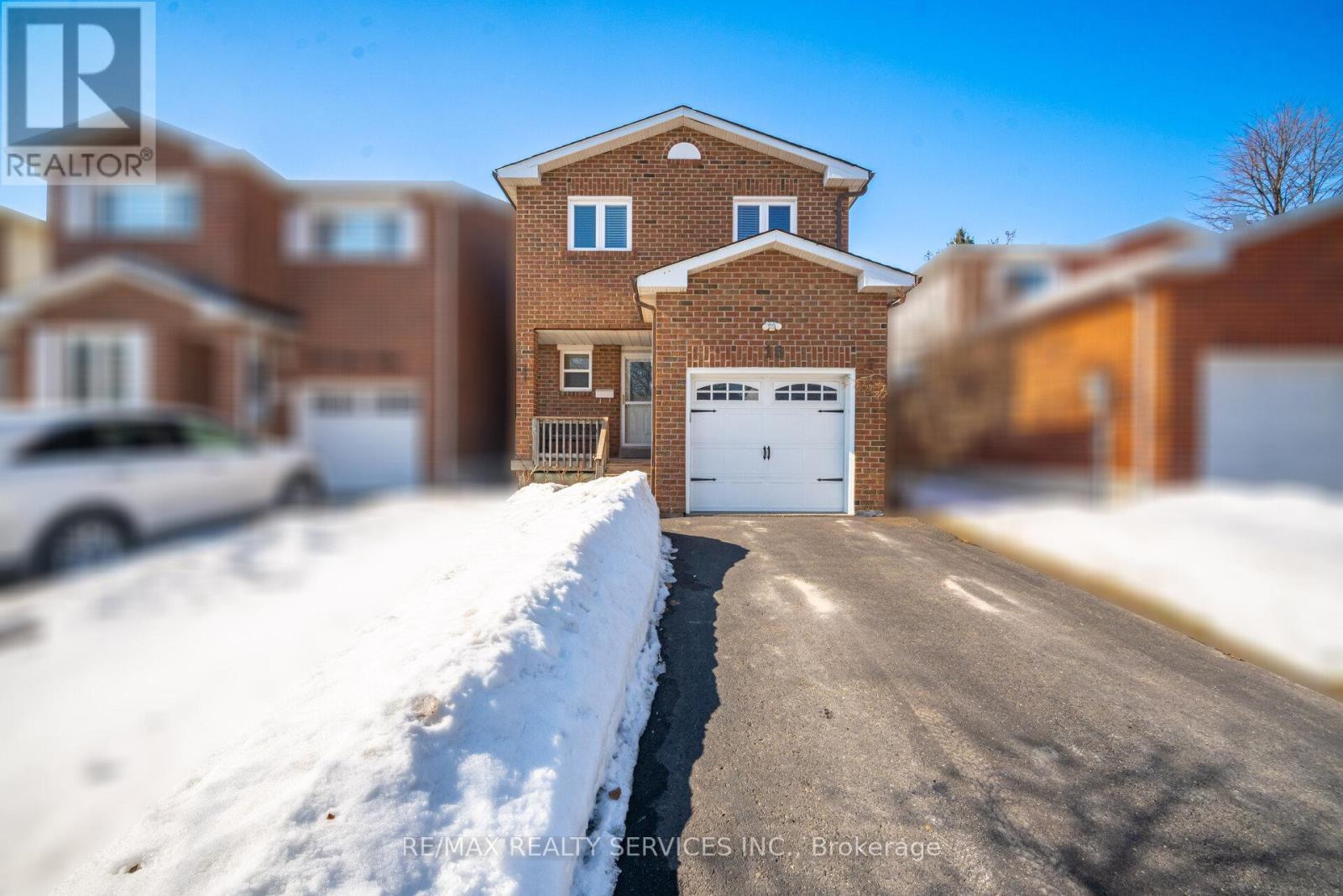 16 Ferri Crescent, Brampton, Ontario  L6Z 1R9 - Photo 3 - W12853322