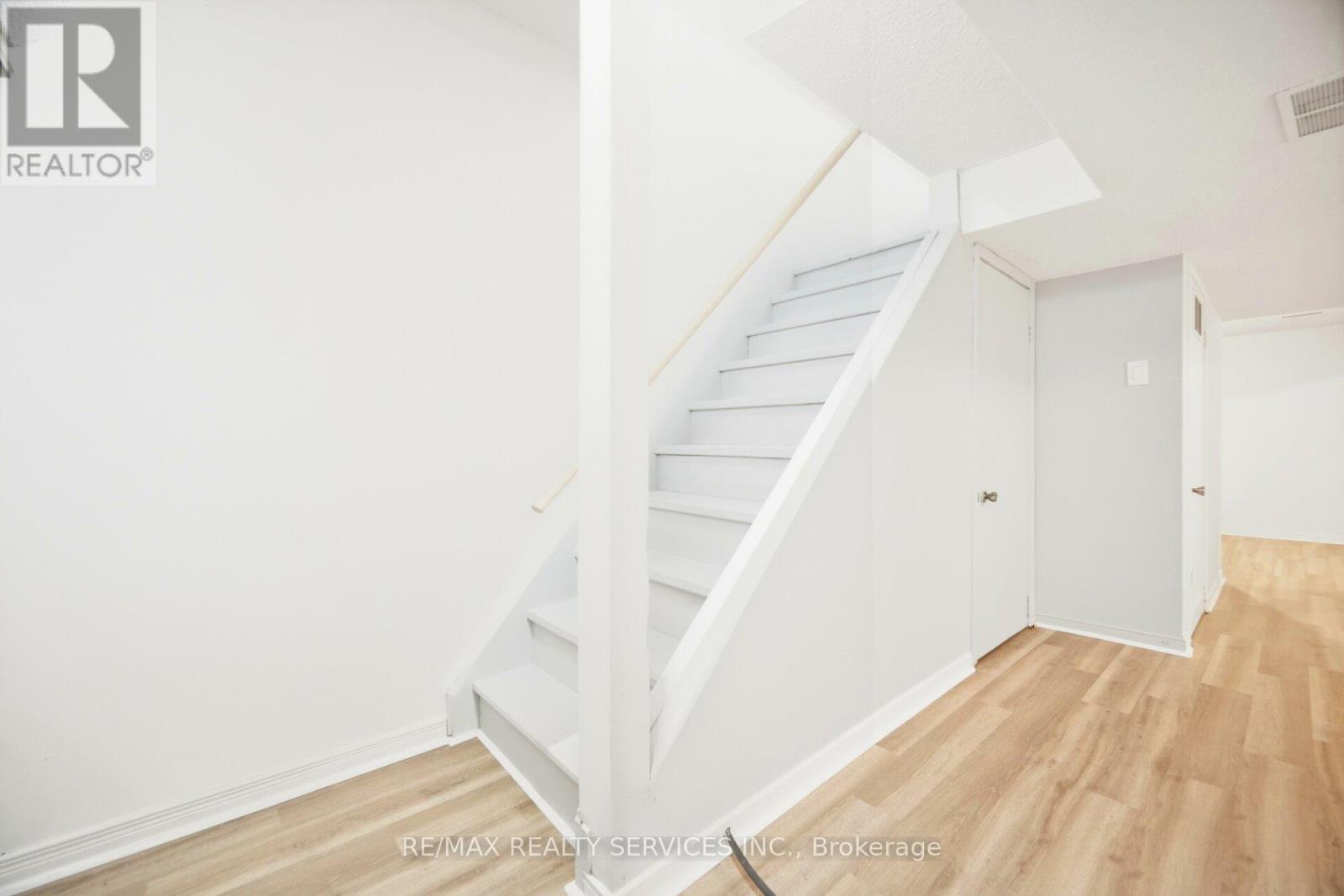 16 Ferri Crescent, Brampton, Ontario  L6Z 1R9 - Photo 39 - W12853322