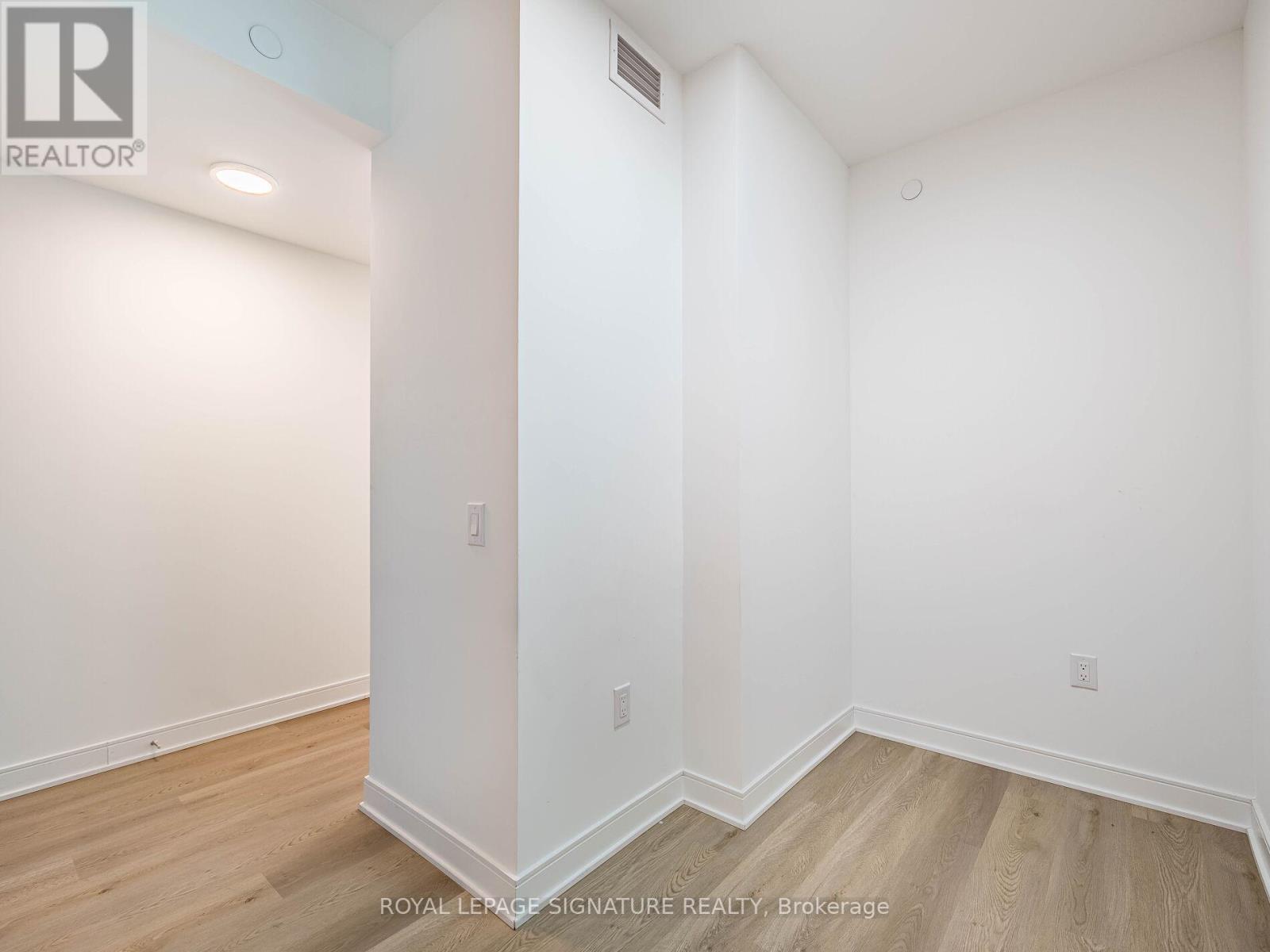 622 - 86 Dundas Street E, Mississauga, Ontario  L5A 1W4 - Photo 6 - W12853384