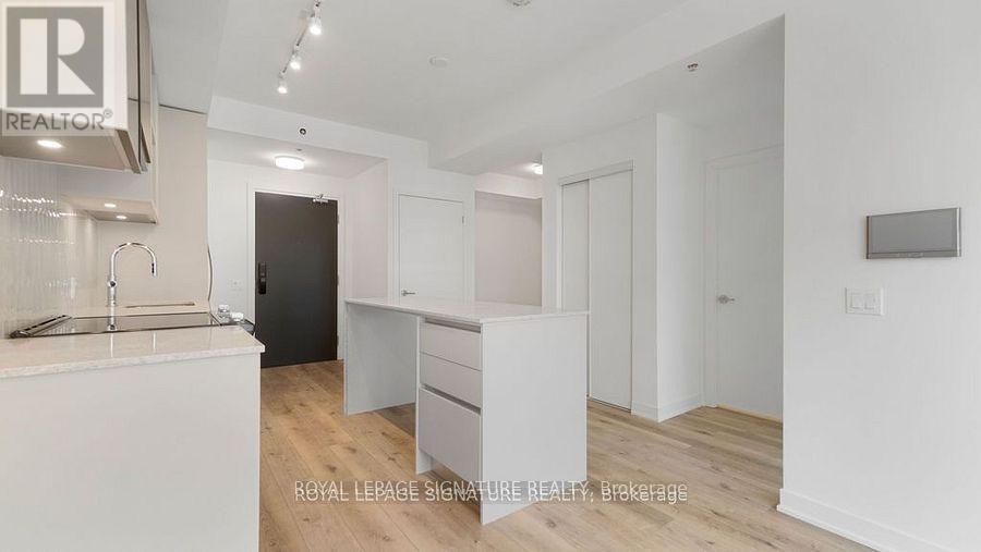 713 - 405 Dundas Street W, Oakville, Ontario  L6M 4P9 - Photo 11 - W12853528