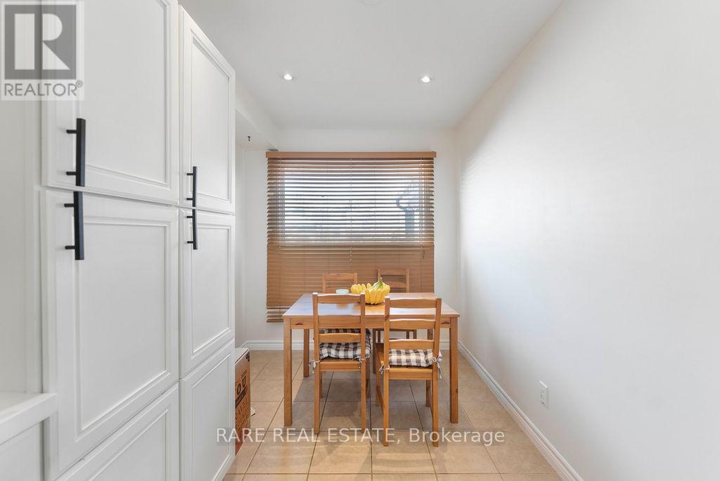 45 Fanshawe Drive, Brampton (Heart Lake West), Ontario  L6Z 1A7 - Photo 5 - W12853542