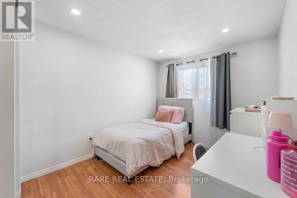 45 Fanshawe Drive, Brampton (Heart Lake West), Ontario  L6Z 1A7 - Photo 9 - W12853542