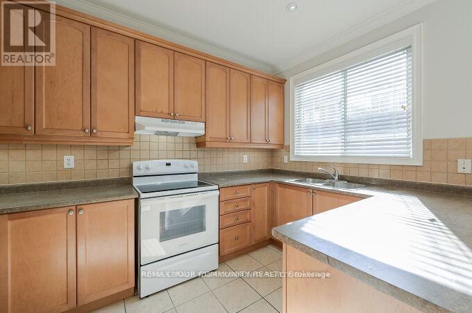 Upper Level - 128 Watsonbrook Drive, Brampton, Ontario  L6R 0S1 - Photo 14 - W12853560
