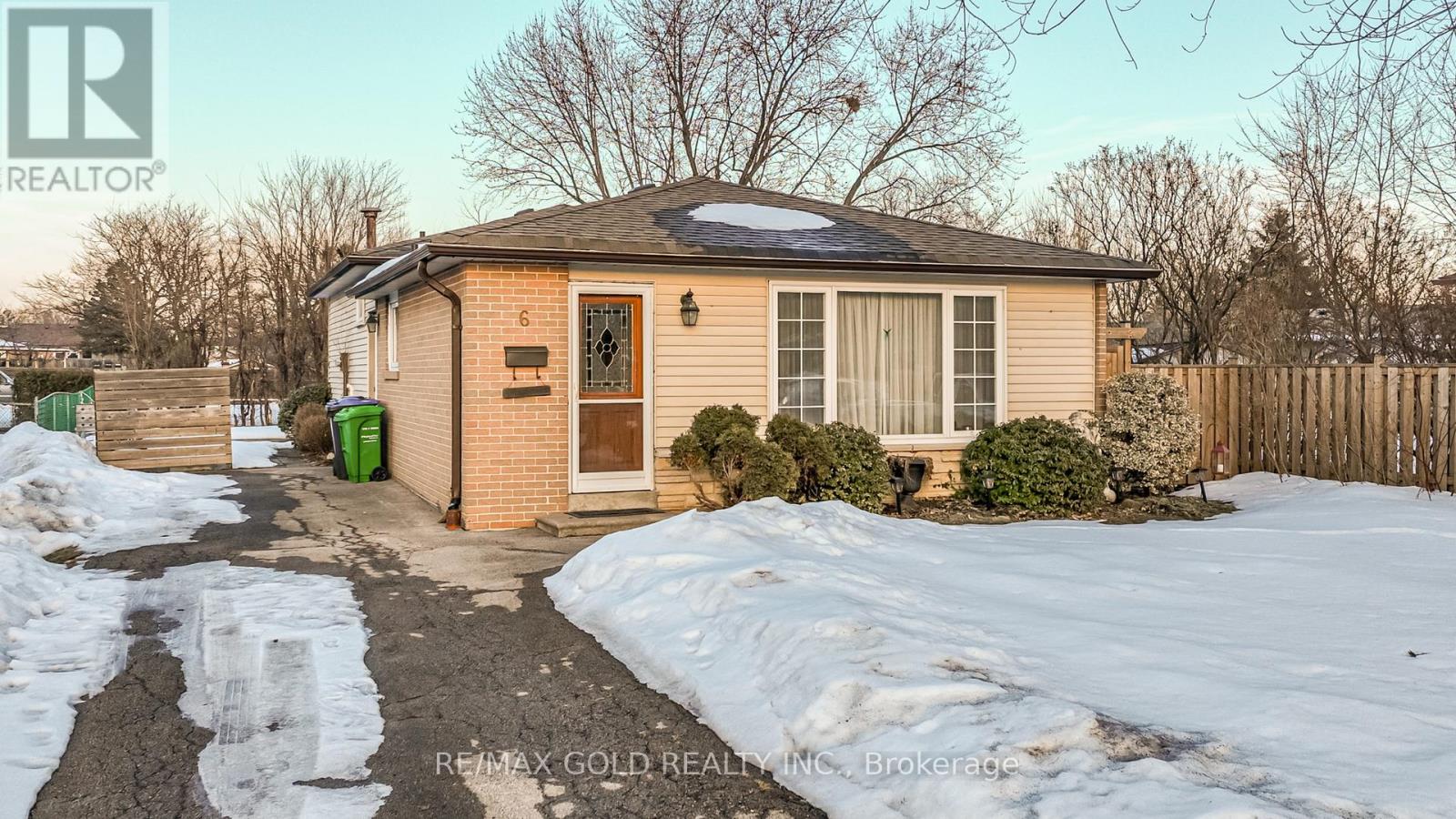 6 Eldon Court, Brampton, Ontario  L6T 2B9 - Photo 2 - W12853606