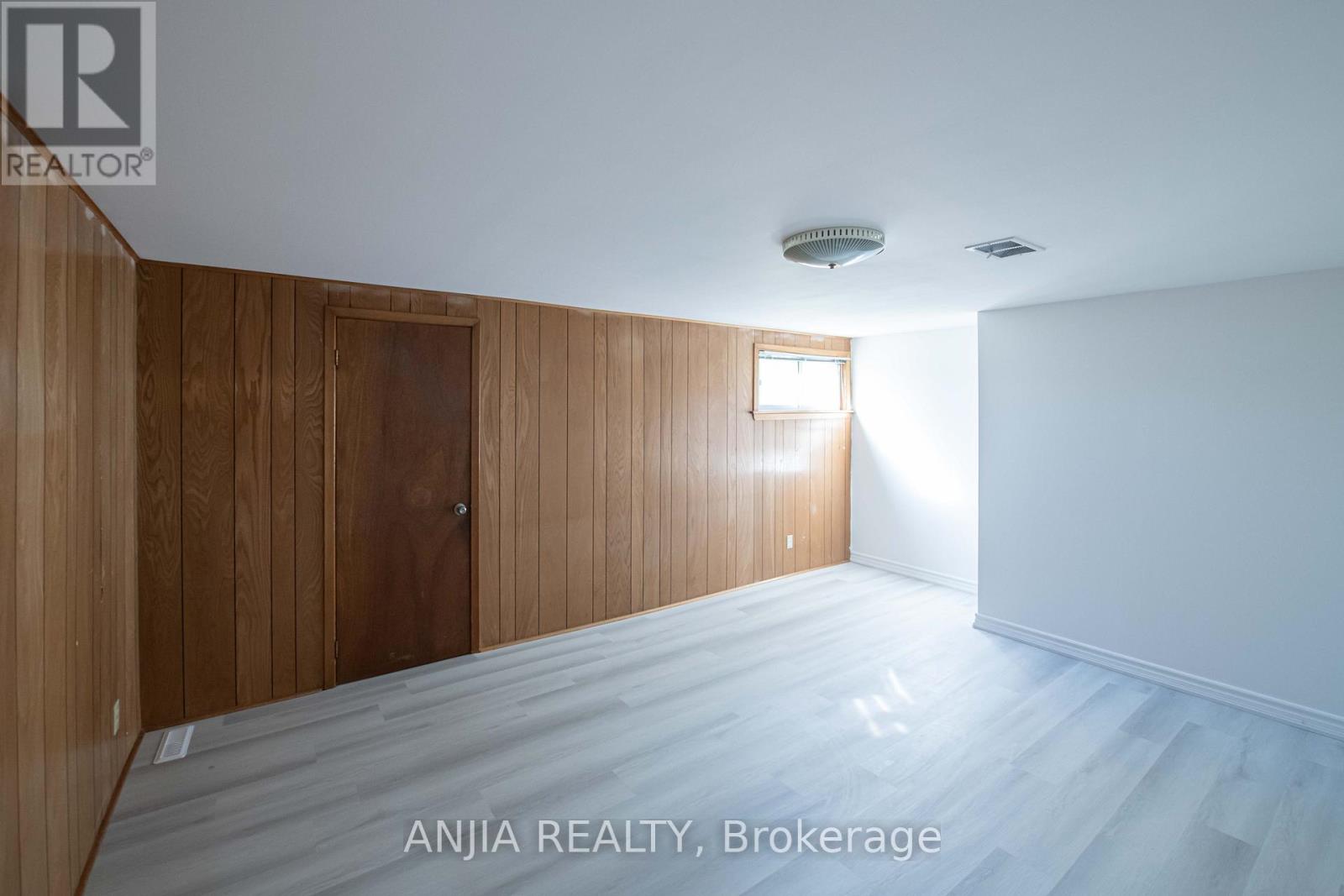 148 Katherine Road, Toronto, Ontario  M3K 1J2 - Photo 5 - W12853664