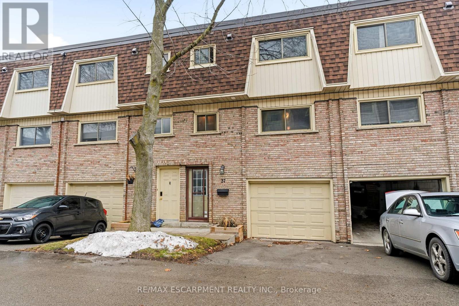 37 - 125 Bonaventure Drive, Hamilton, Ontario  L9C 5Y5 - Photo 2 - X12800724