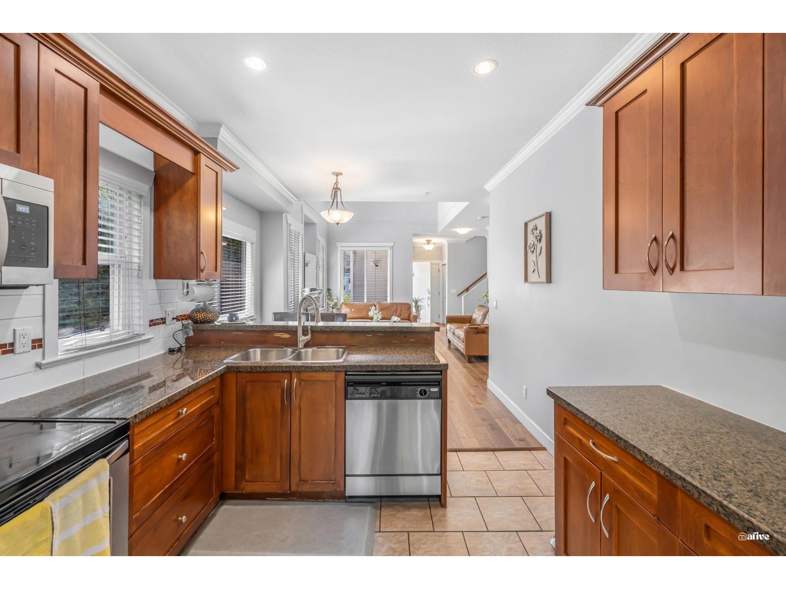 9 19977 71 Avenue, Langley, British Columbia  V2Y 2Z4 - Photo 11 - R3093450