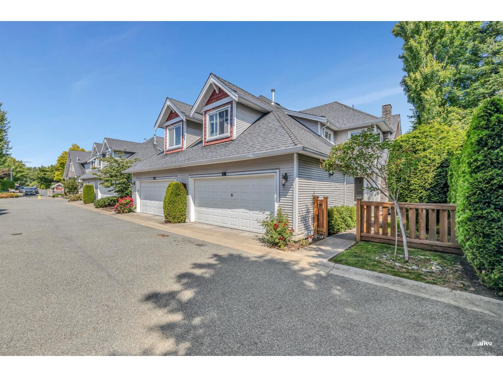 9 19977 71 Avenue, Langley, British Columbia  V2Y 2Z4 - Photo 1 - R3093450