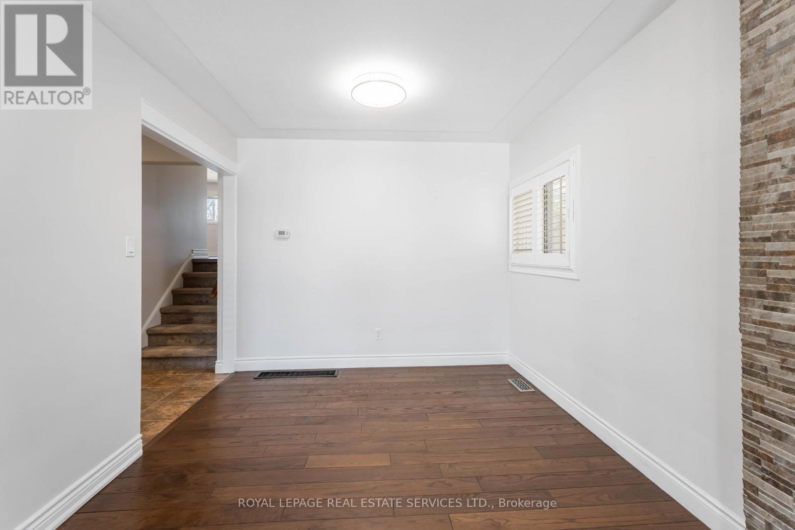 9 Isaac Court, Hamilton, Ontario  L8K 4G5 - Photo 11 - X12853406