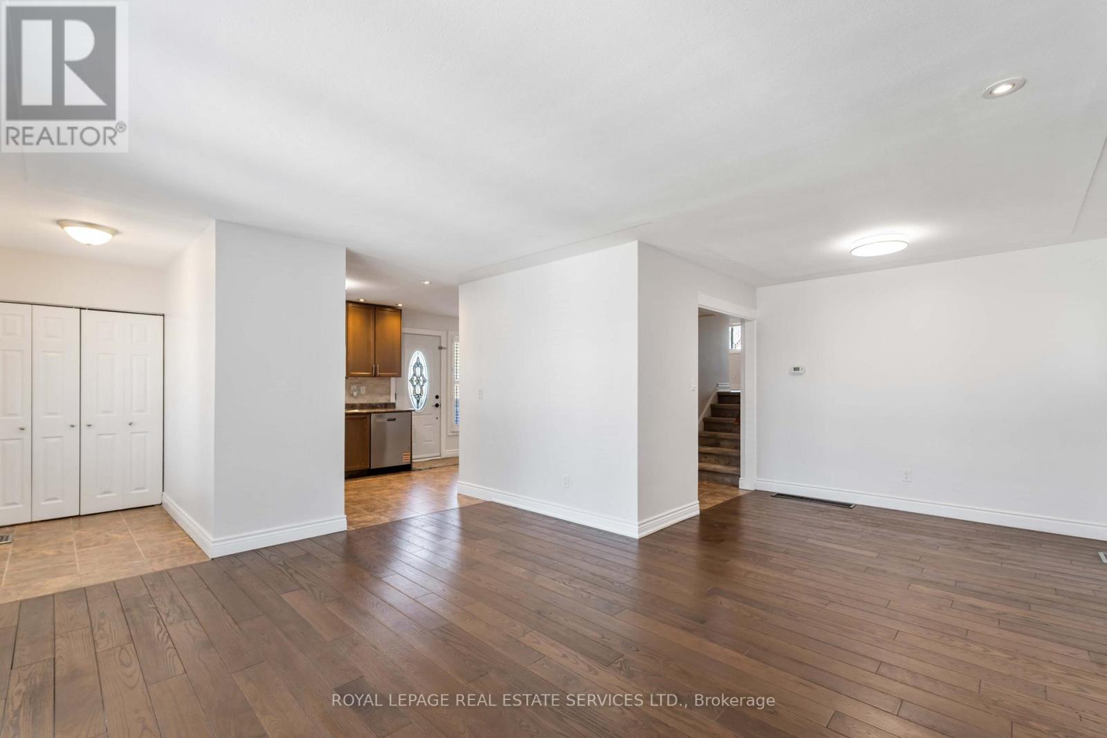 9 Isaac Court, Hamilton, Ontario  L8K 4G5 - Photo 12 - X12853406