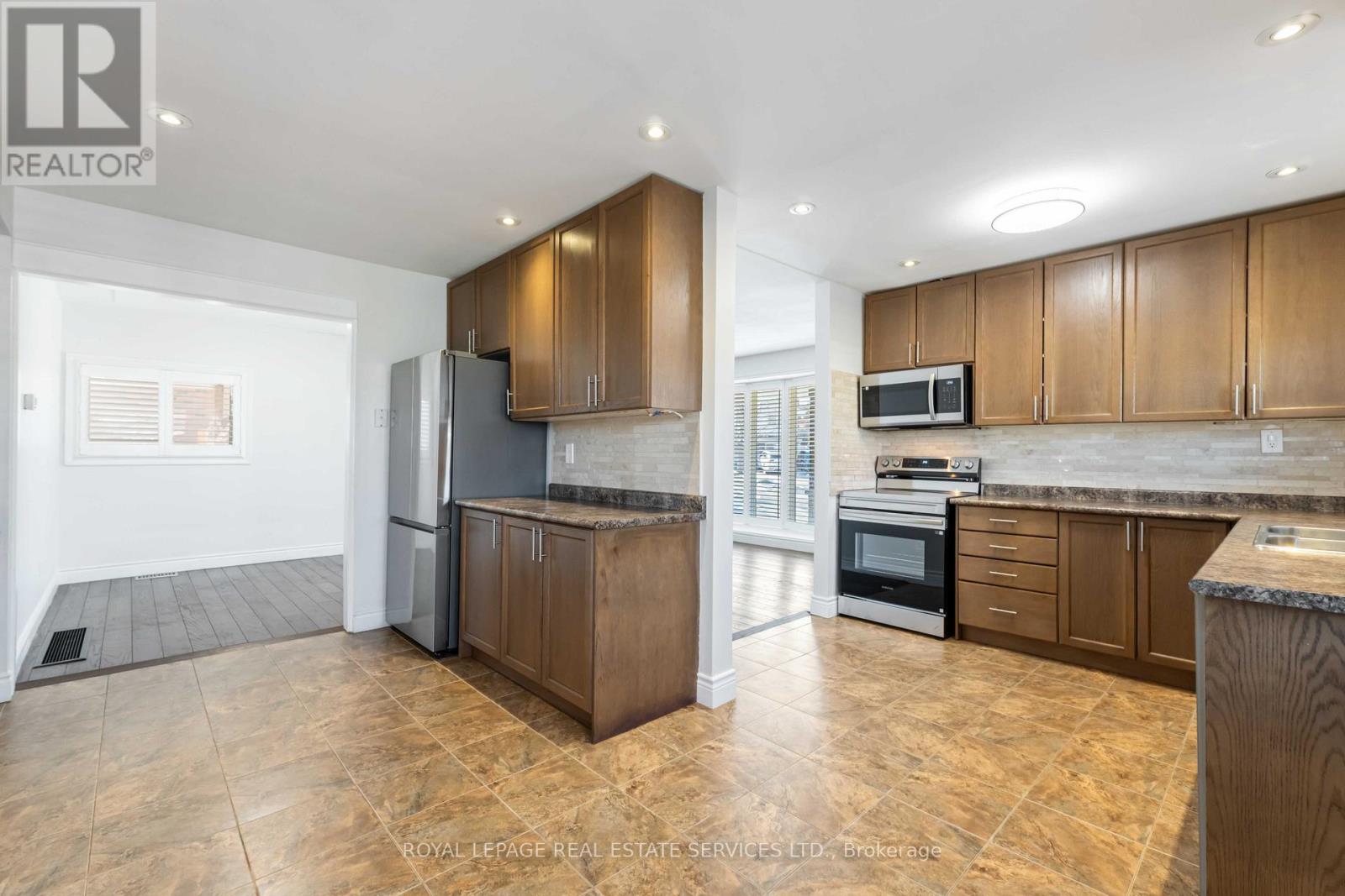 9 Isaac Court, Hamilton, Ontario  L8K 4G5 - Photo 14 - X12853406