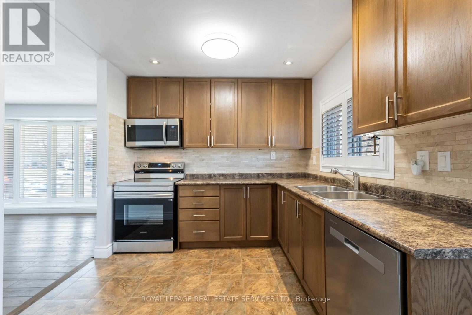 9 Isaac Court, Hamilton, Ontario  L8K 4G5 - Photo 15 - X12853406