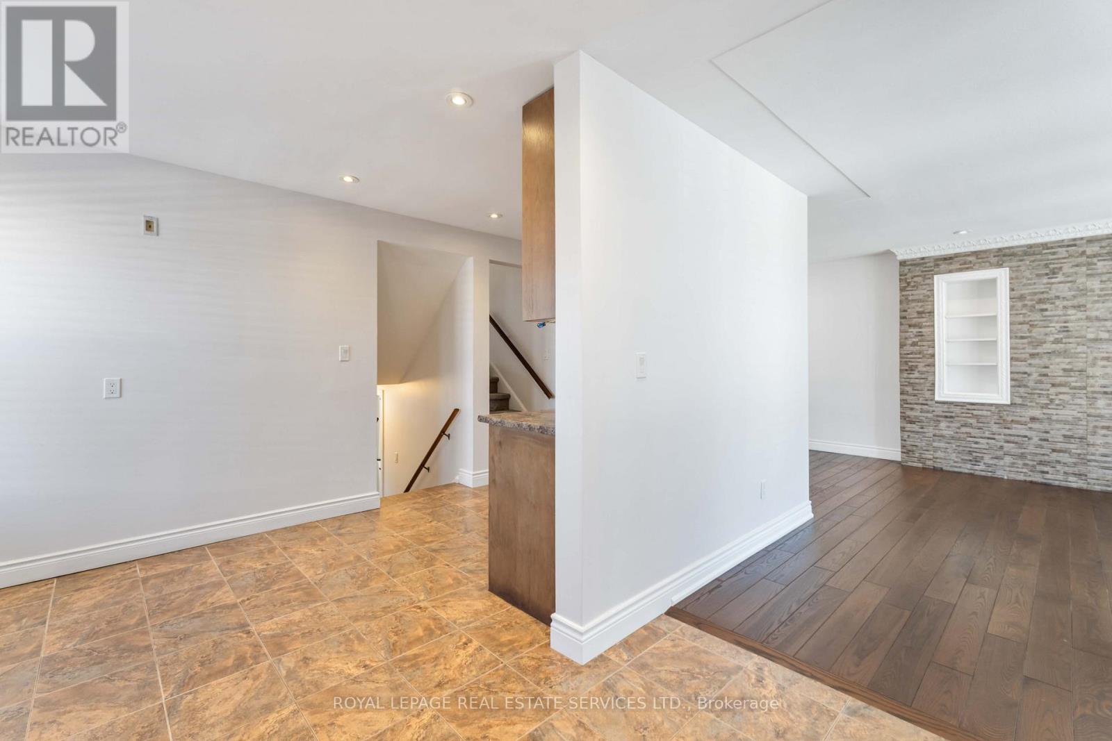 9 Isaac Court, Hamilton, Ontario  L8K 4G5 - Photo 18 - X12853406