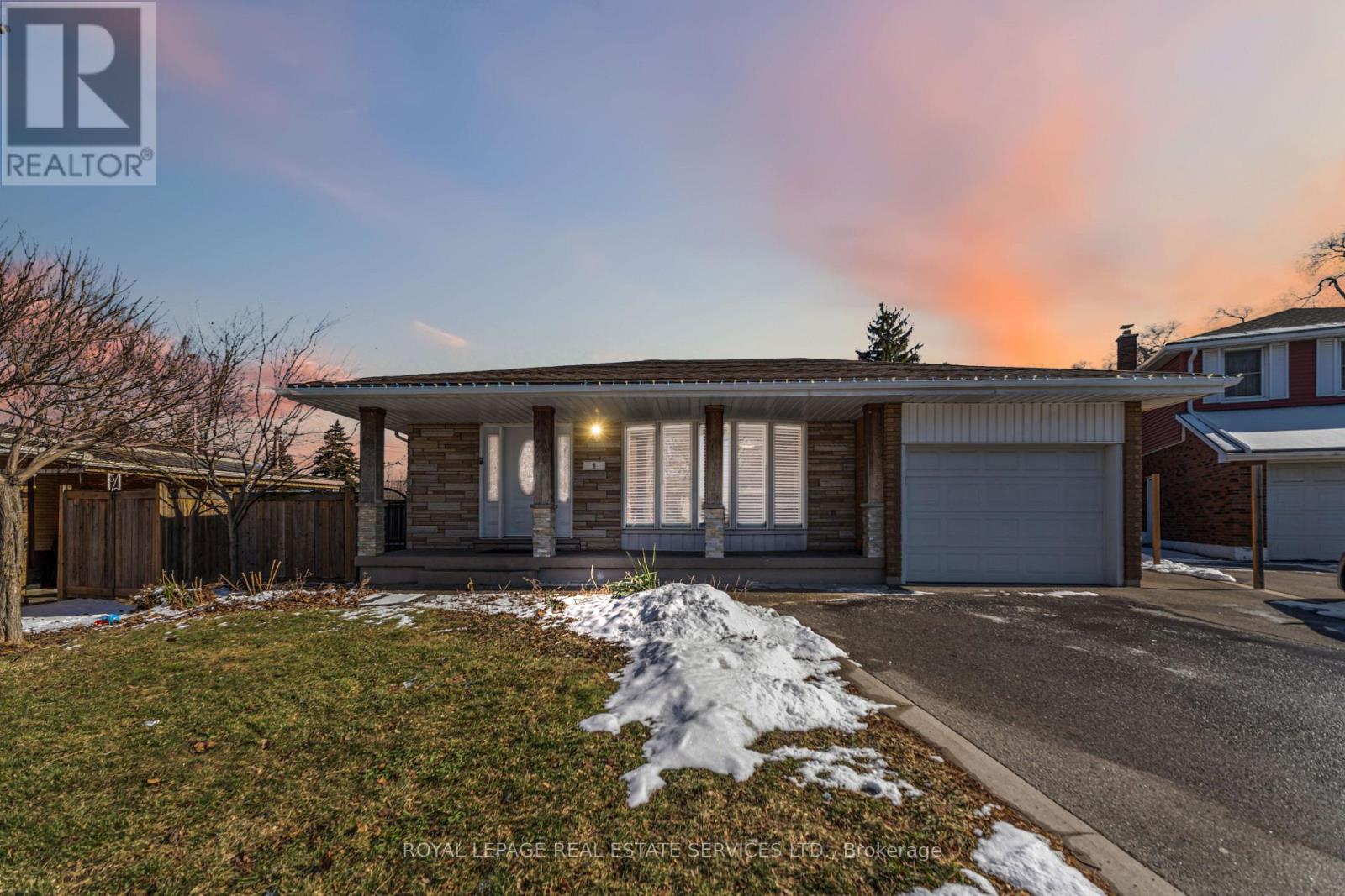 9 Isaac Court, Hamilton, Ontario  L8K 4G5 - Photo 2 - X12853406