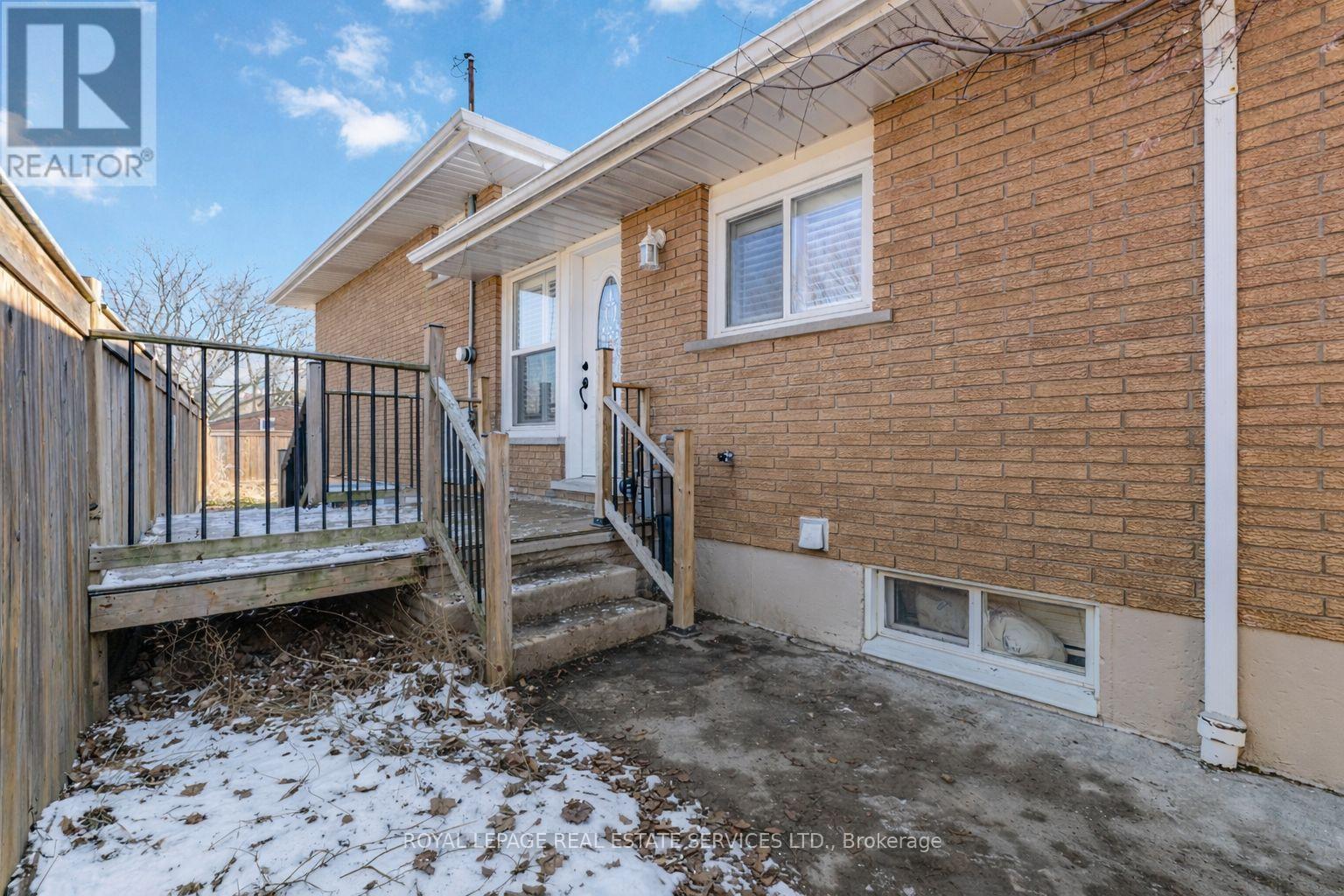9 Isaac Court, Hamilton, Ontario  L8K 4G5 - Photo 37 - X12853406