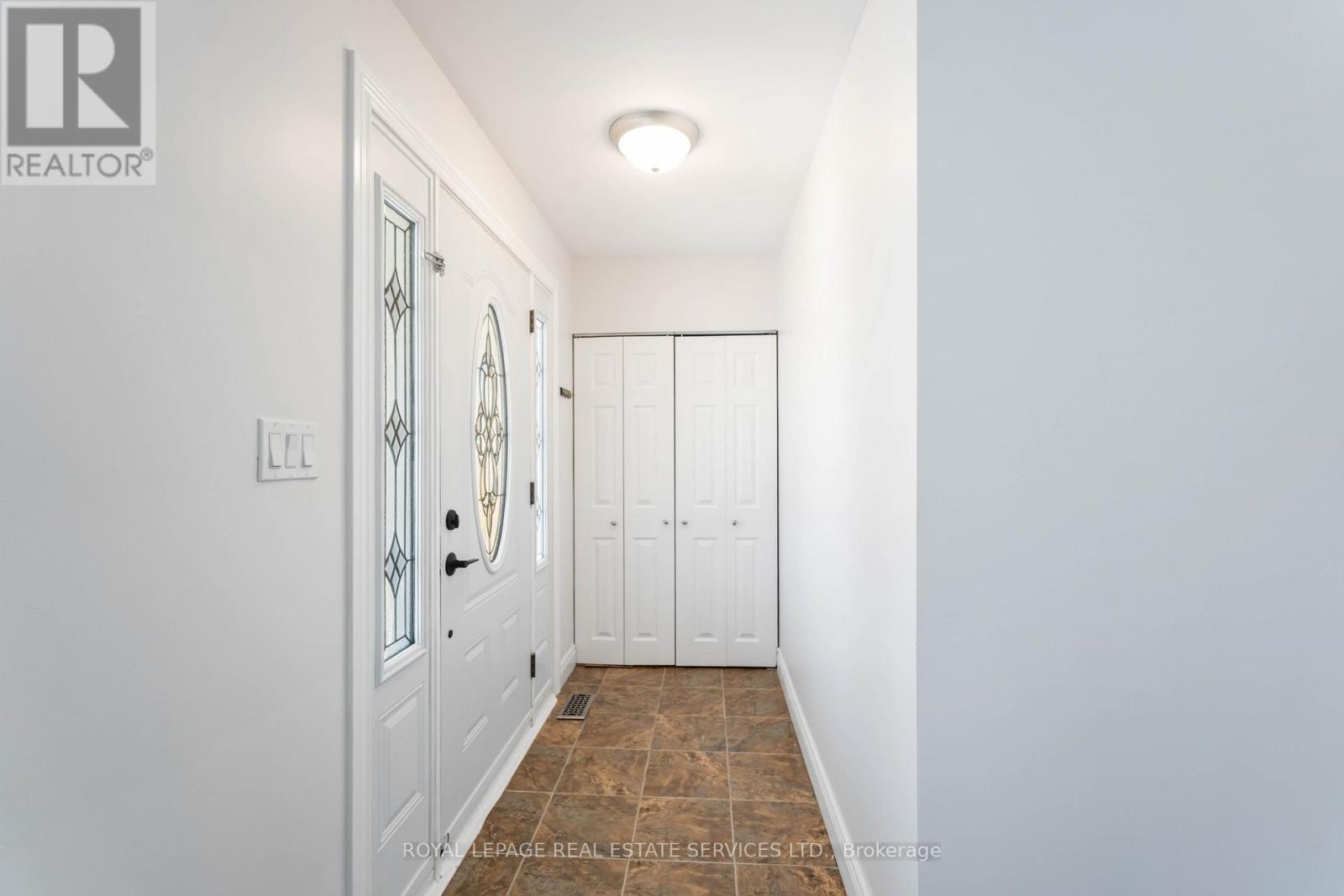 9 Isaac Court, Hamilton, Ontario  L8K 4G5 - Photo 4 - X12853406