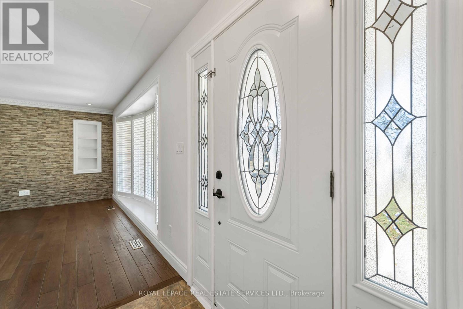 9 Isaac Court, Hamilton, Ontario  L8K 4G5 - Photo 5 - X12853406